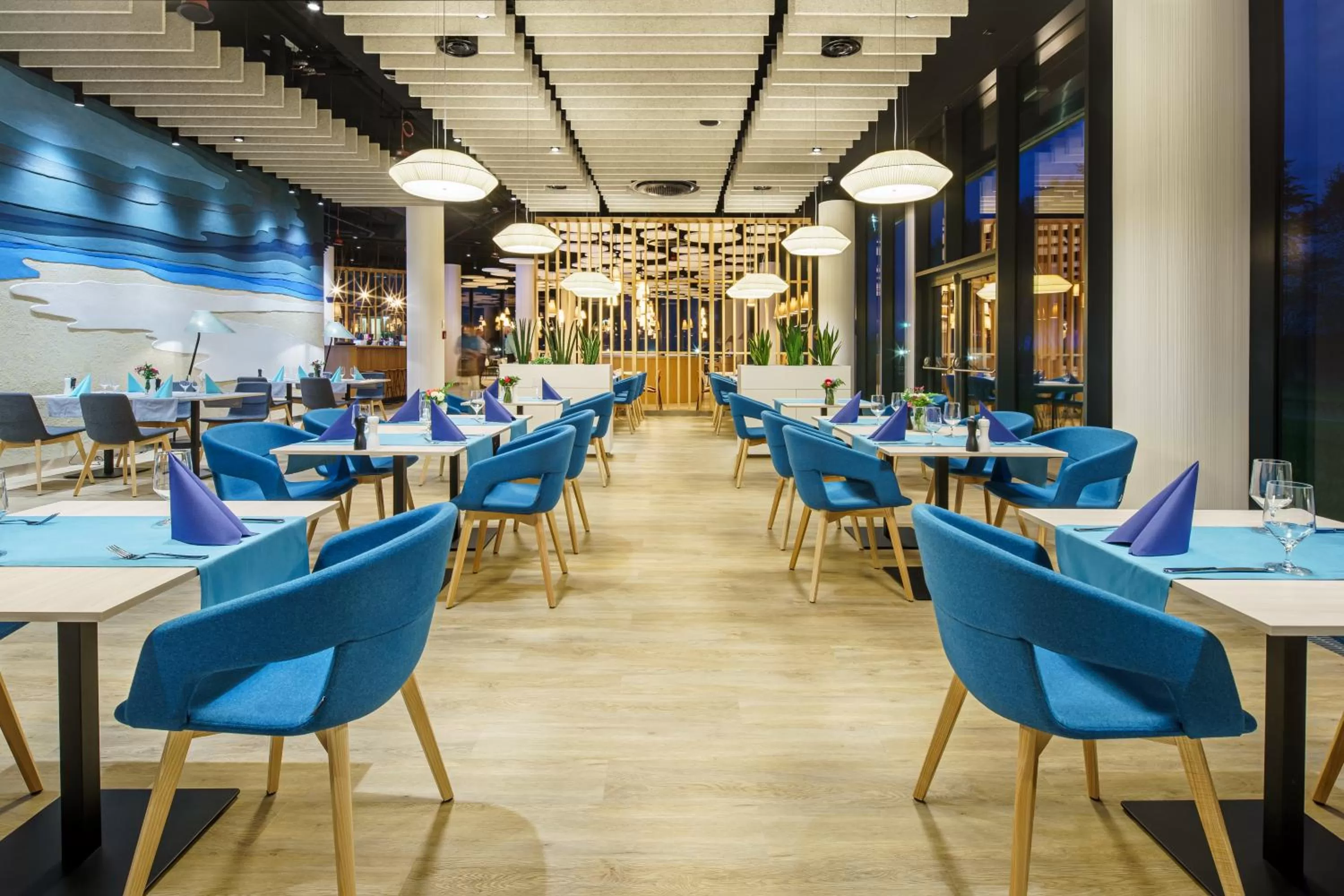 Restaurant/places to eat in Seaside Park Hotel