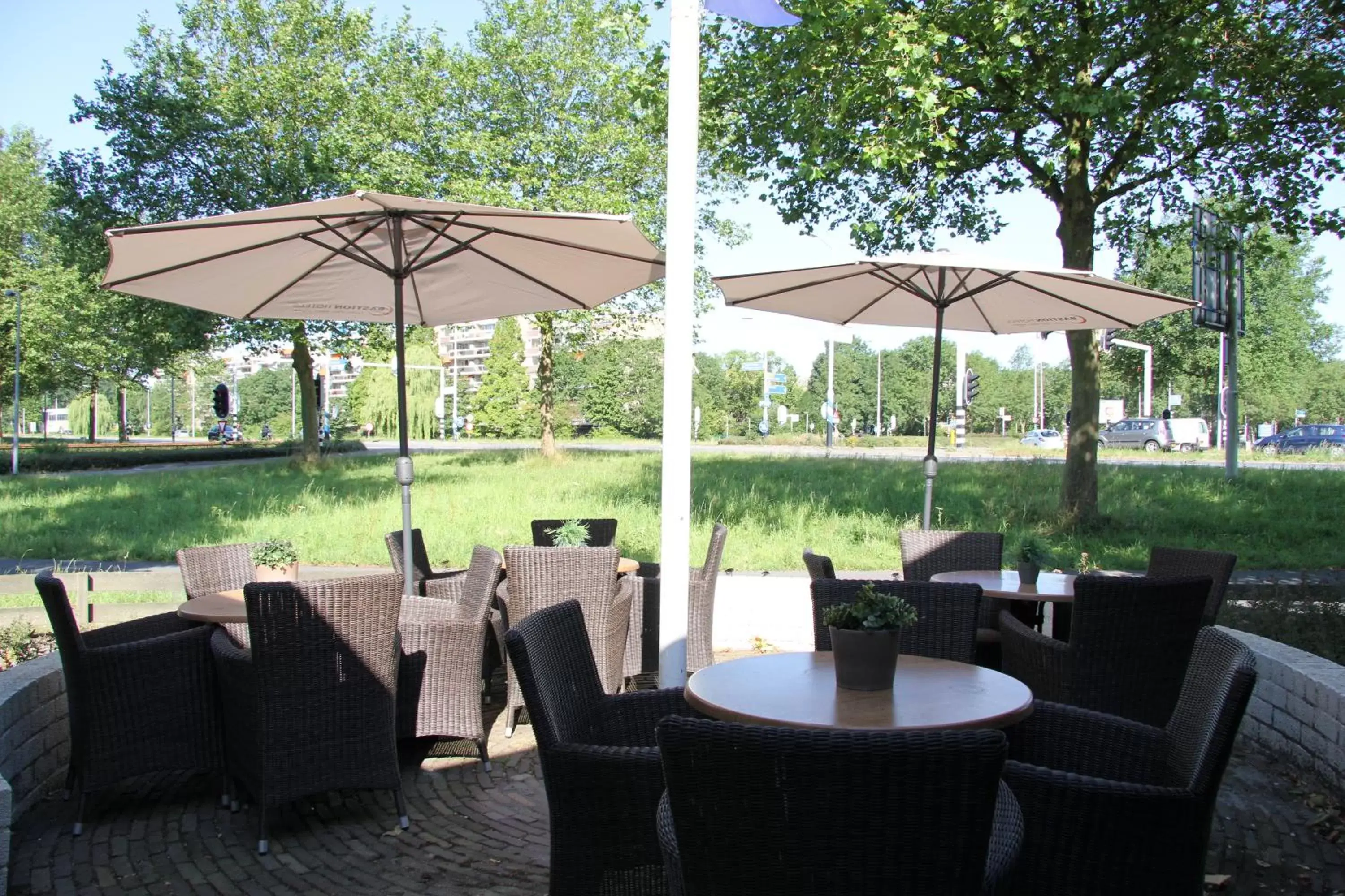 Patio, Restaurant/Places to Eat in Bastion Hotel Leiden Voorschoten