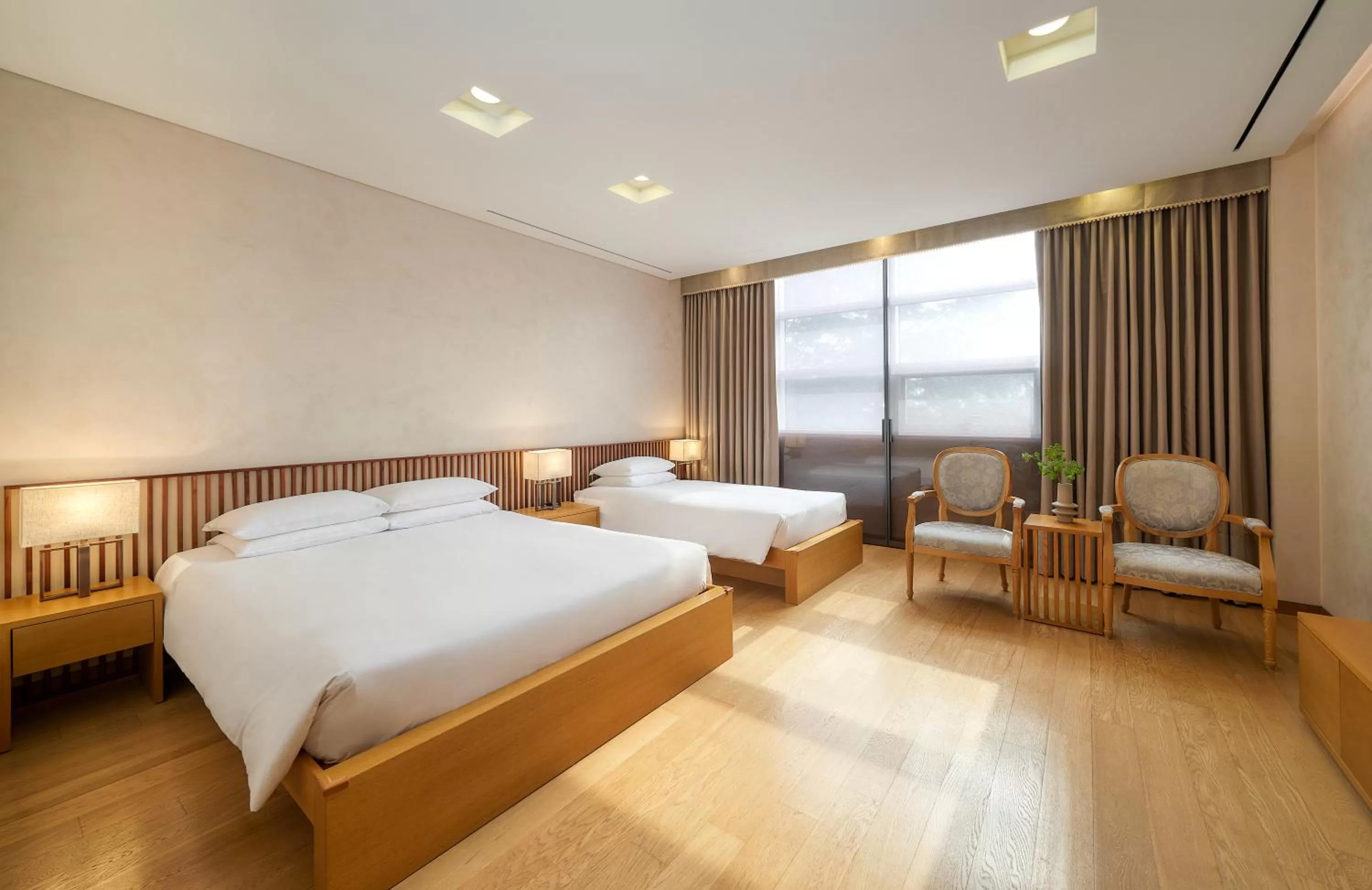 Photo of the whole room, Bed in Mayfield Hotel Seoul