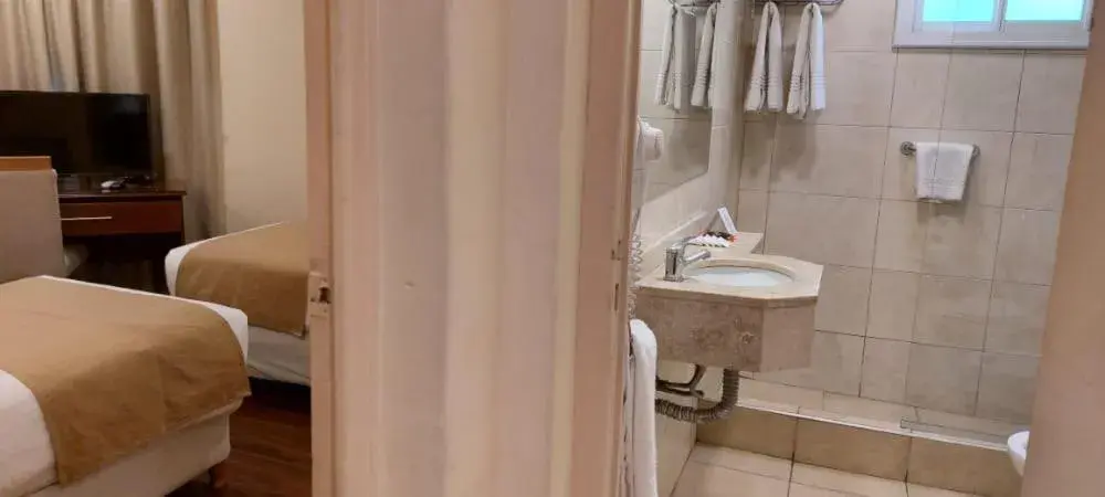 Bathroom in Ritz Hotel Mendoza