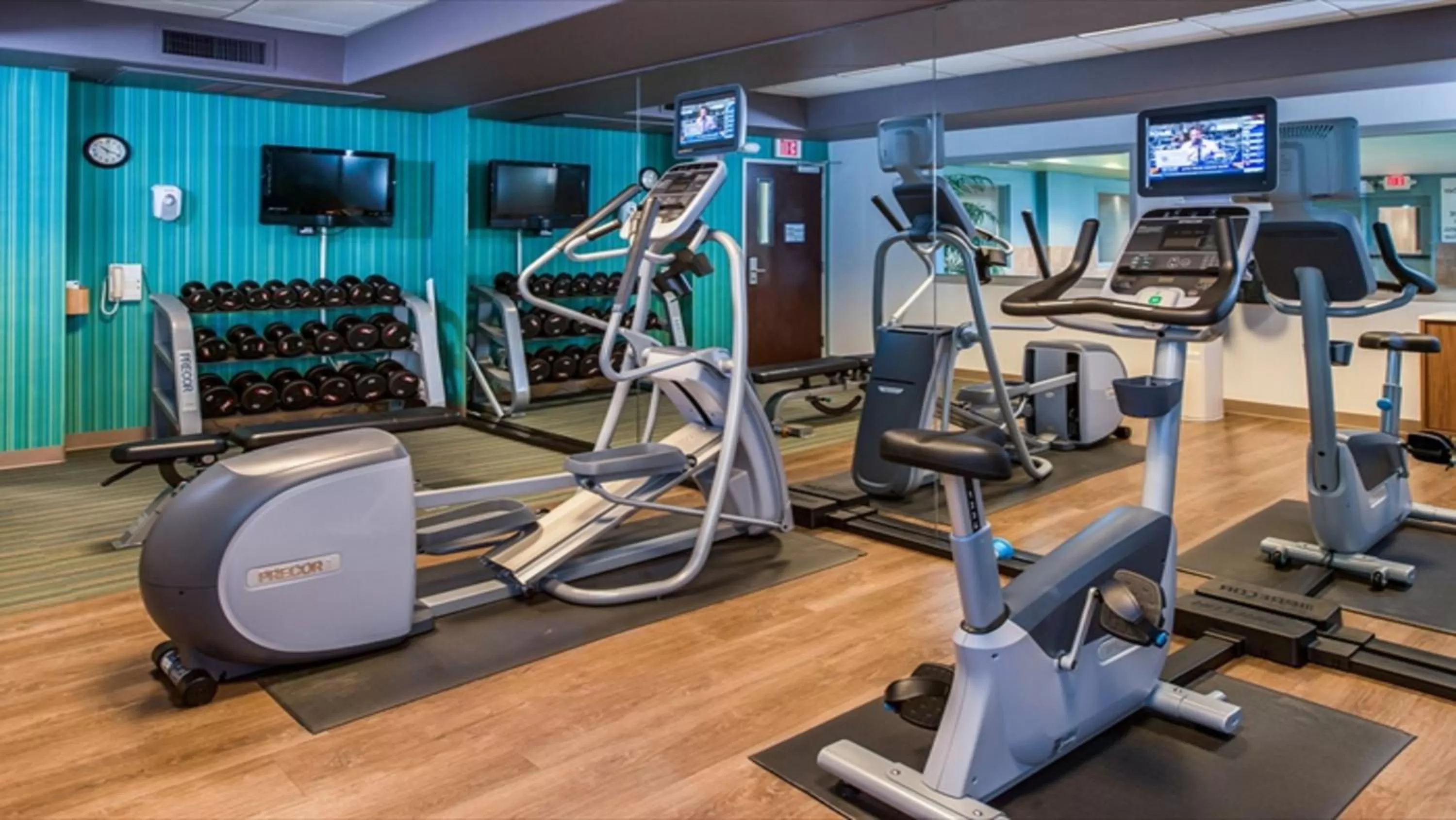 Fitness centre/facilities in Holiday Inn Express Woodland by IHG
