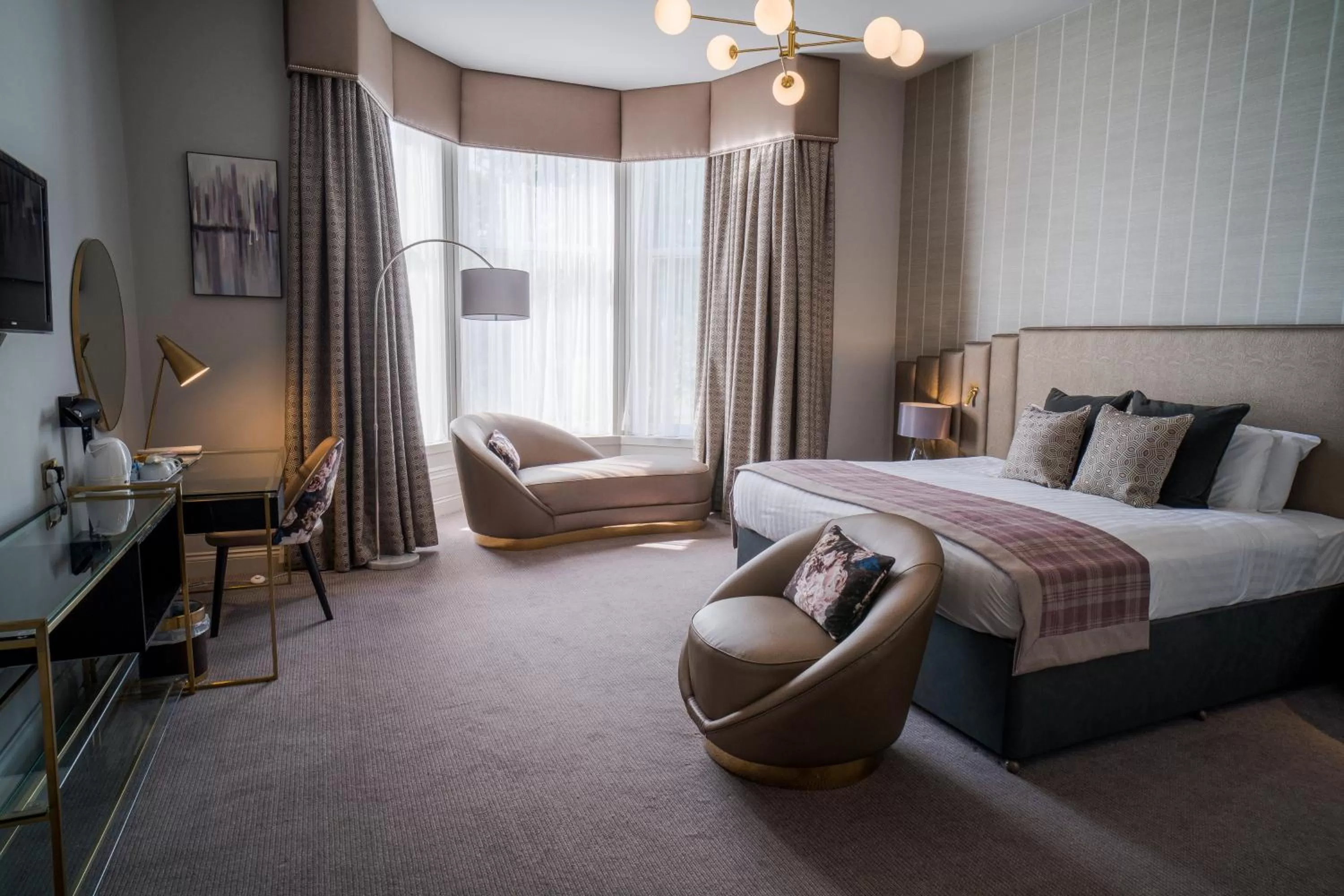 Photo of the whole room, Bed in Number 10 Hotel