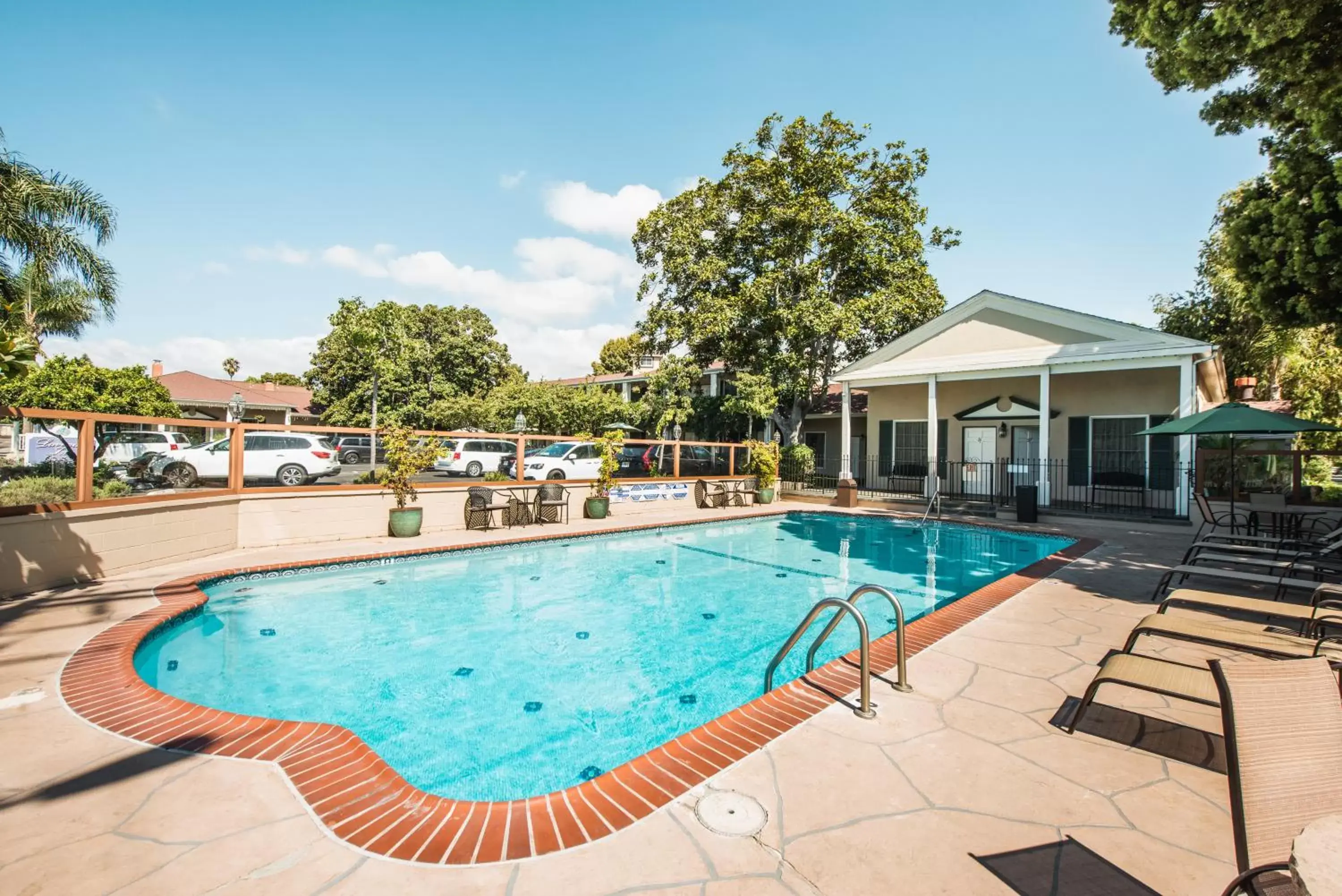 Swimming pool in Lavender Inn by the Sea Swimming pool in Lavender Inn by the Sea