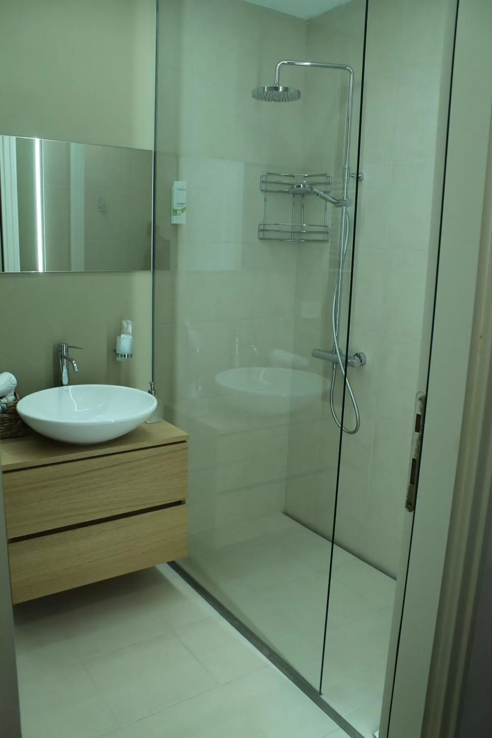 Shower, Bathroom in Lainez Rooms & Suites