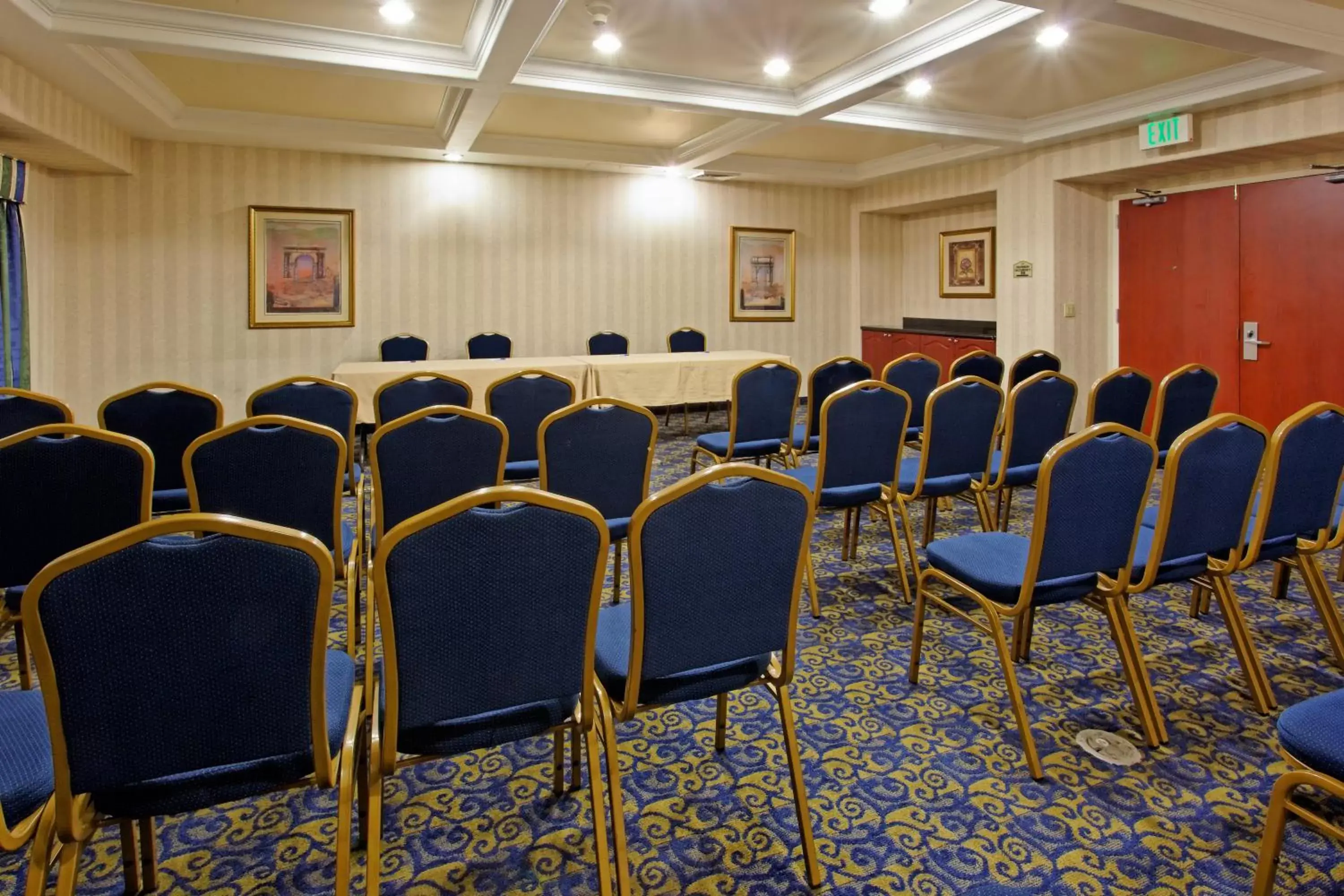 Meeting/conference room in Holiday Inn Express San Pablo - Richmond Area, an IHG Hotel