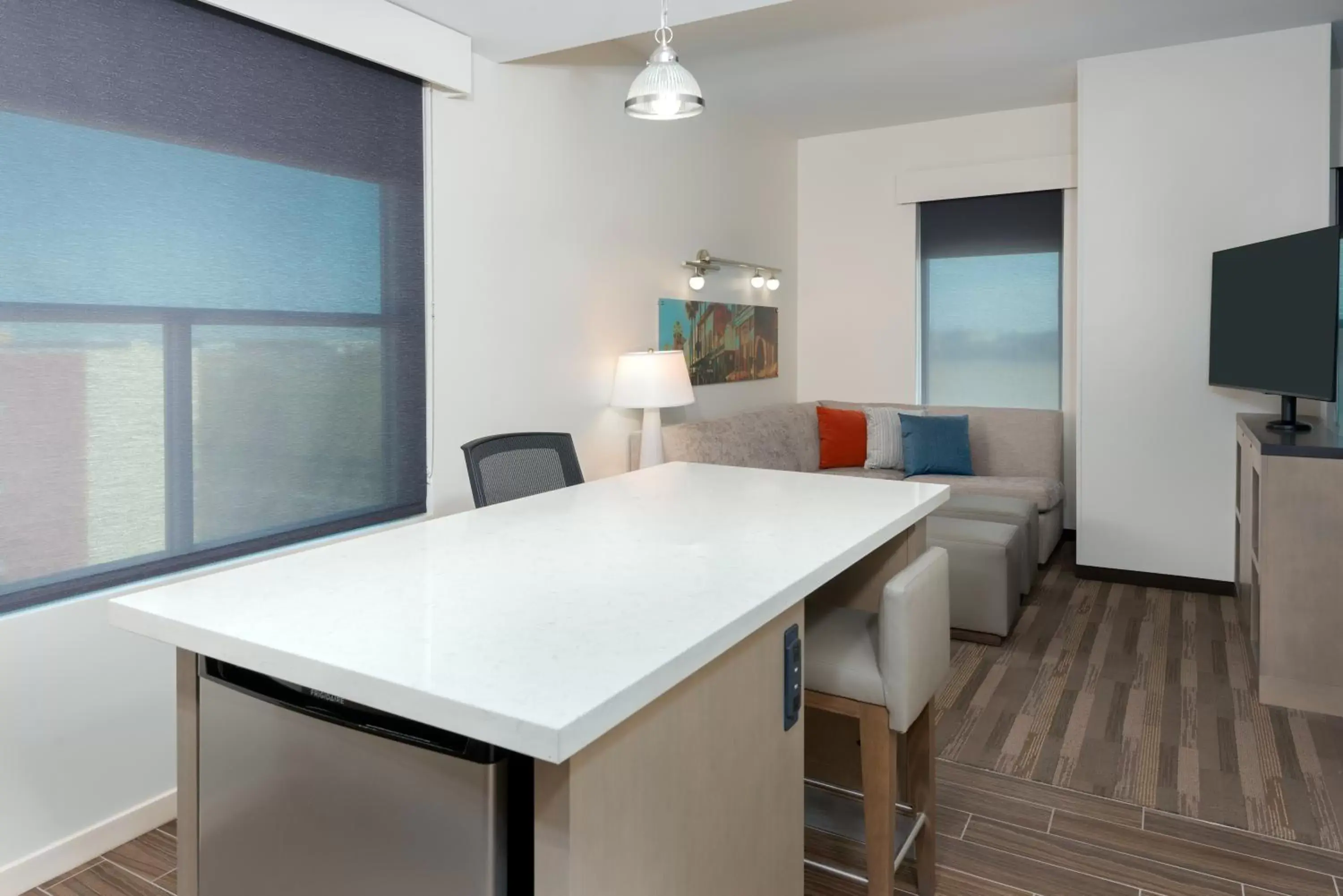 Dining area, Kitchen/Kitchenette in Hyatt House Tampa Airport/Westshore