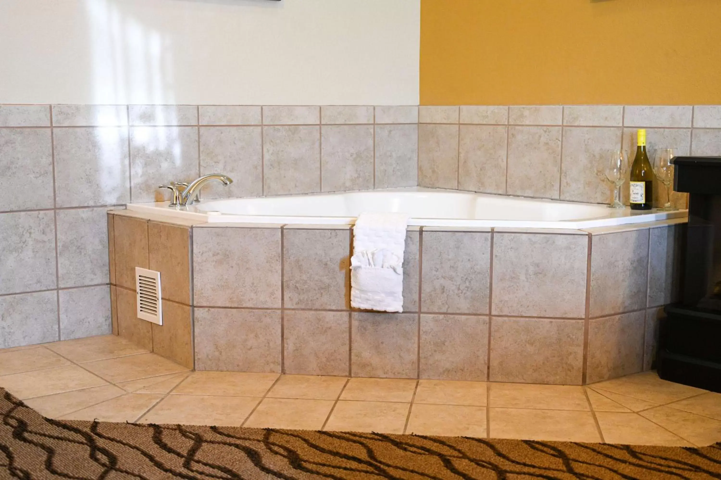 Photo of the whole room, Bathroom in Best Western Plus Guymon Hotel & Suites