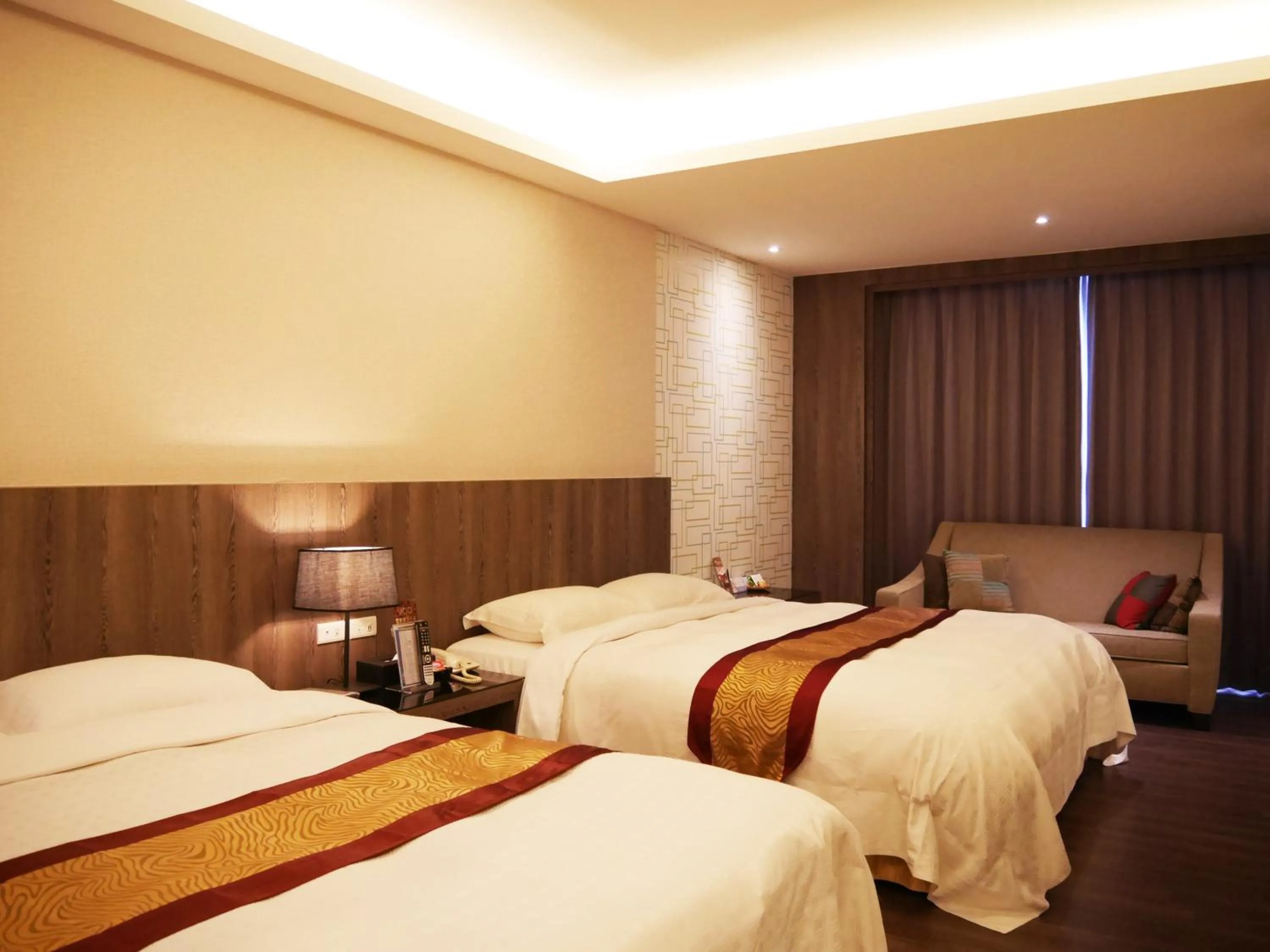 Photo of the whole room, Bed in Refinement Motel