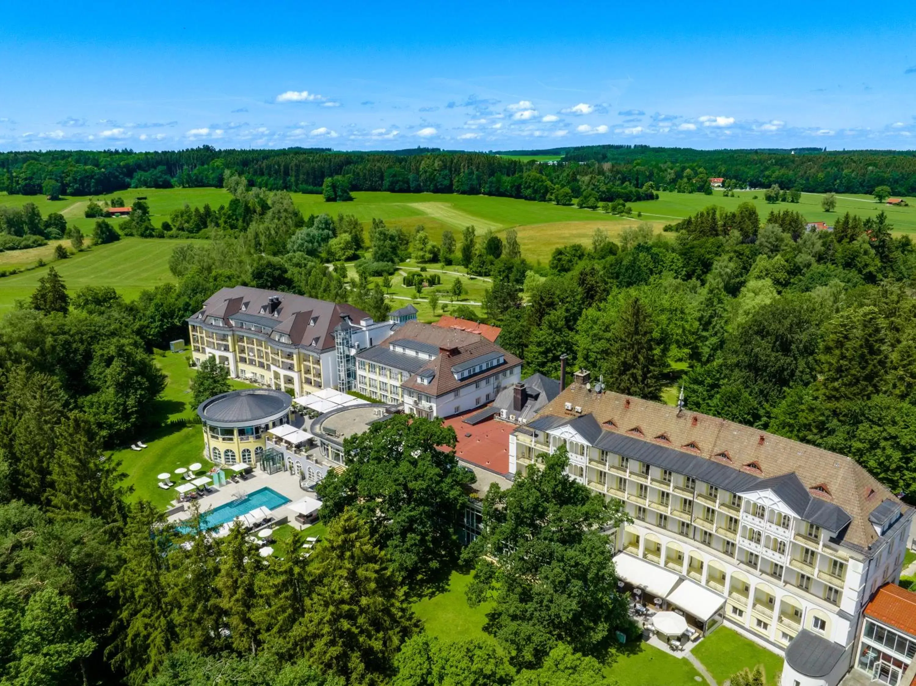 Property building, Bird's-eye View in Steigenberger Hotel Der Sonnenhof