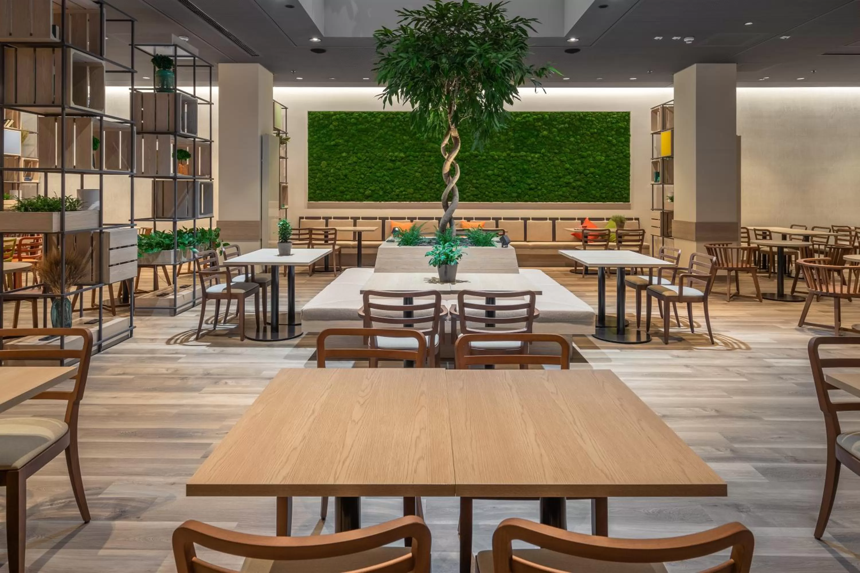 Restaurant/places to eat in IntercityHotel Budapest