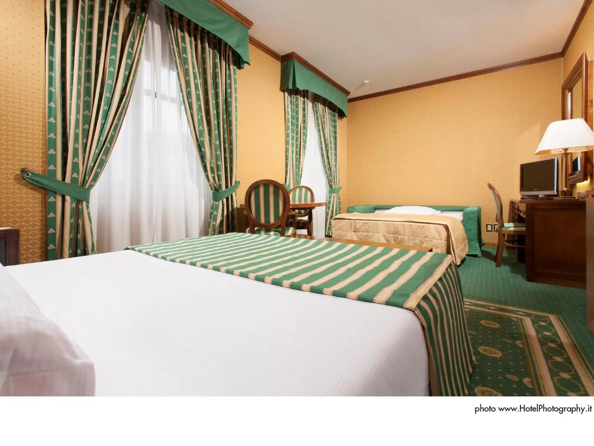 Photo of the whole room, Bed in Grand Hotel Trento