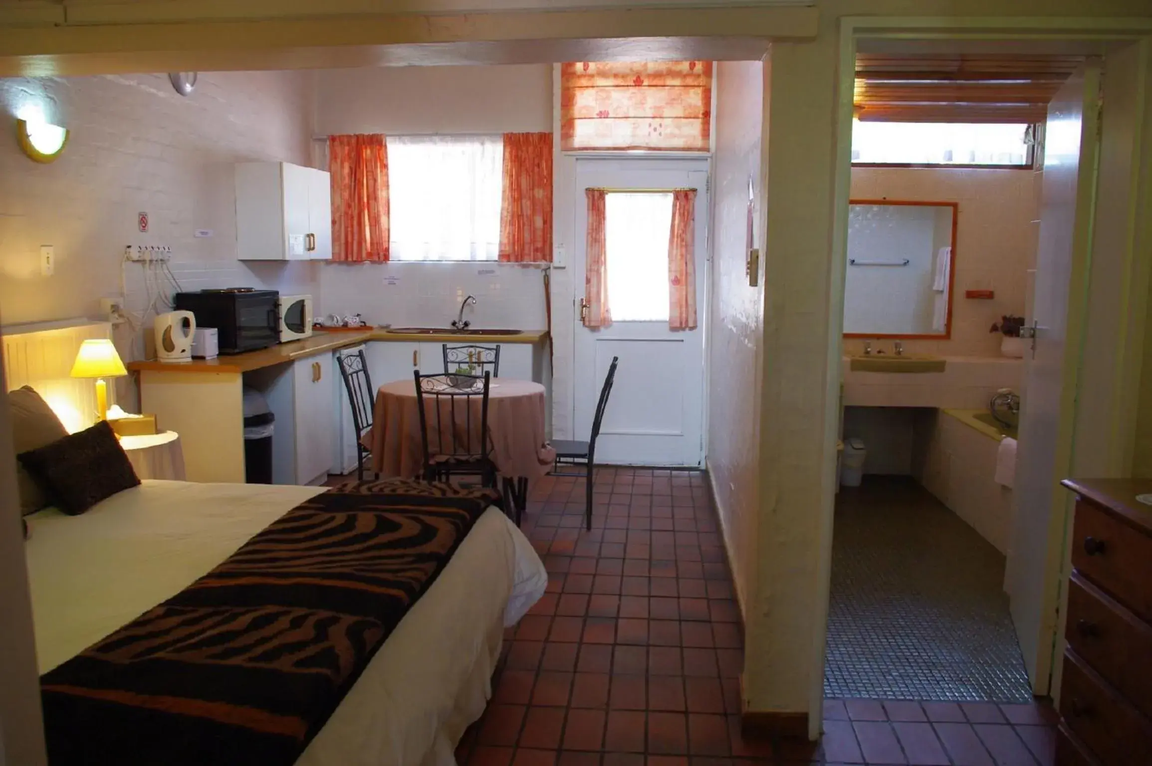 Bathroom, Kitchen/Kitchenette in Aqua Marine Guest House