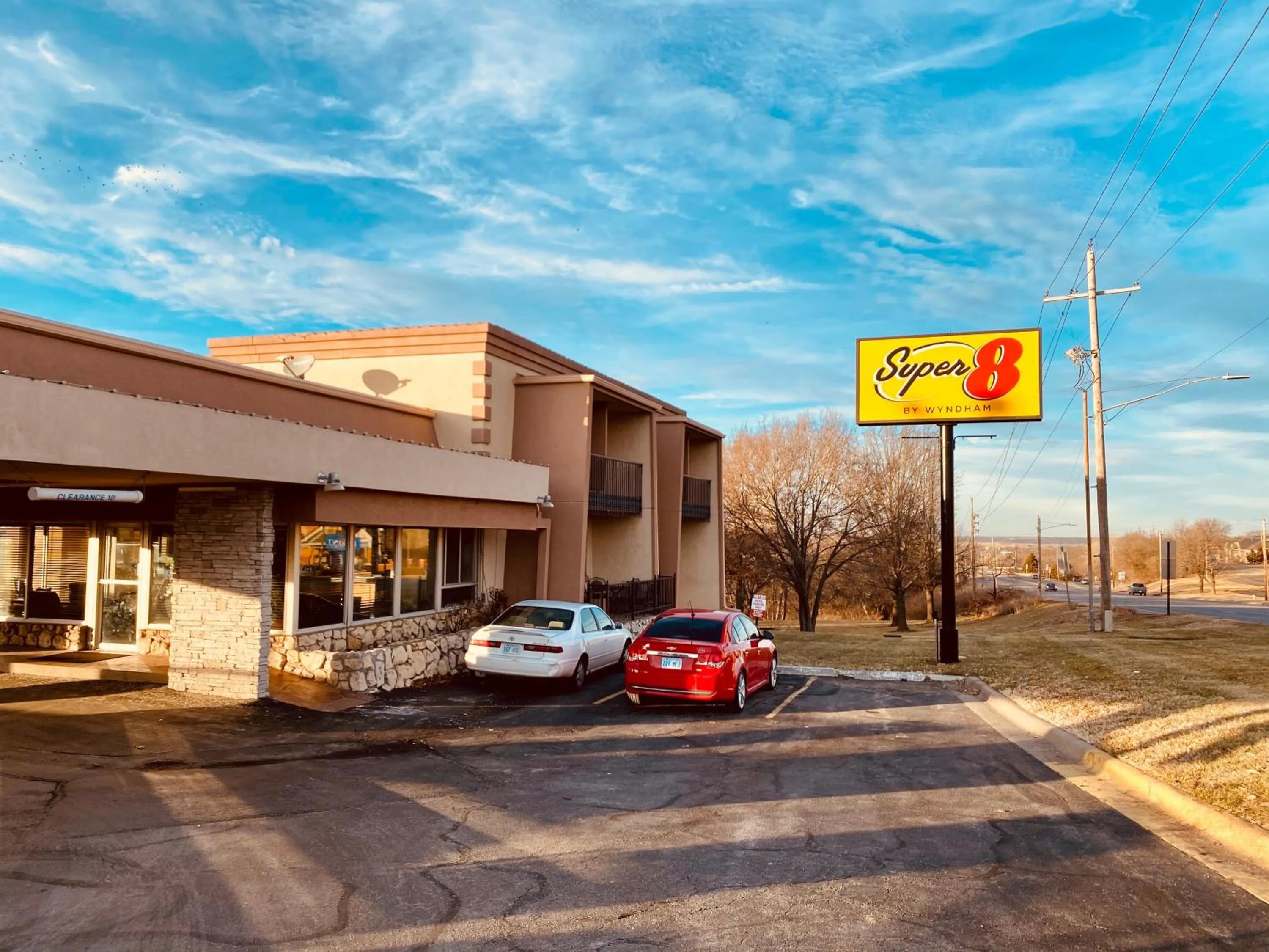 Facade/entrance, Property Logo/Sign in Super 8 by Wyndham Lawrence KU
