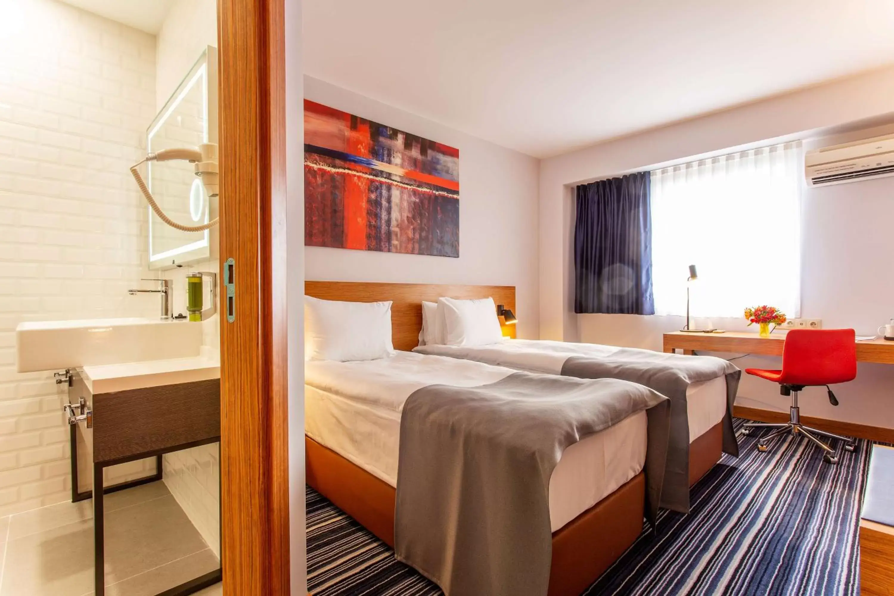 Photo of the whole room, Bed in Best Western Terminus Hotel Photo of the whole room, Bed in Best Western Terminus Hotel