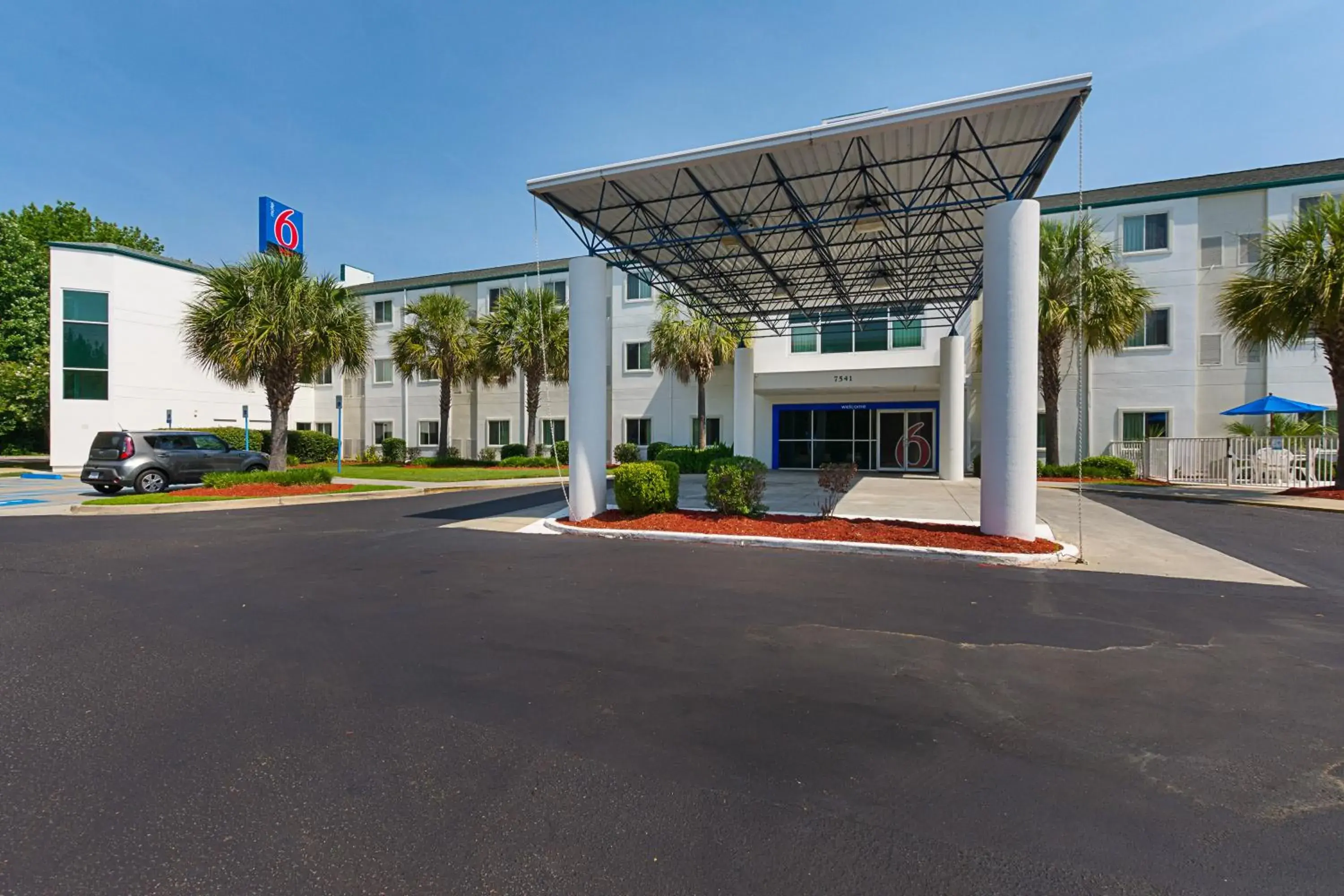 Facade/entrance in Motel 6-Columbia, SC - Fort Jackson Area