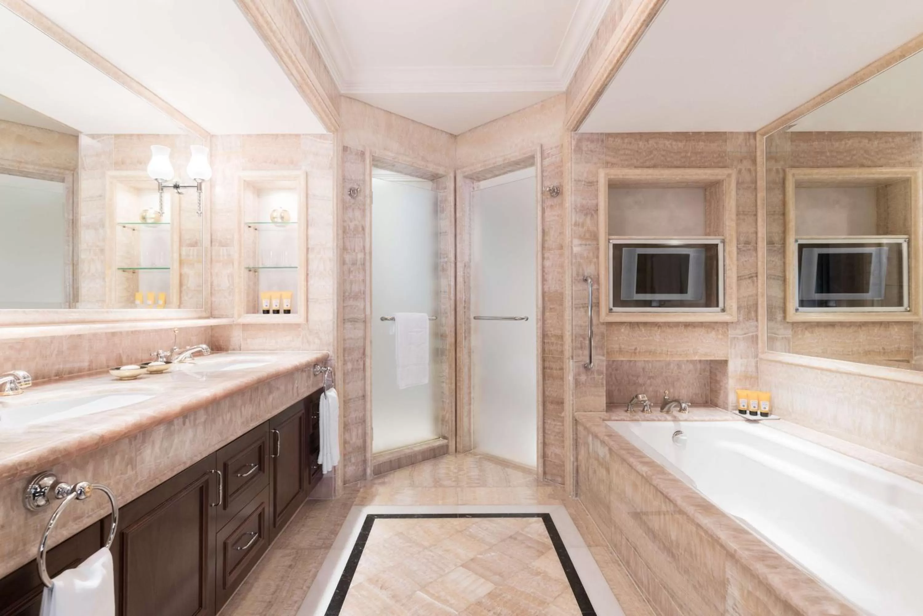 Bathroom in Shangri-La Singapore