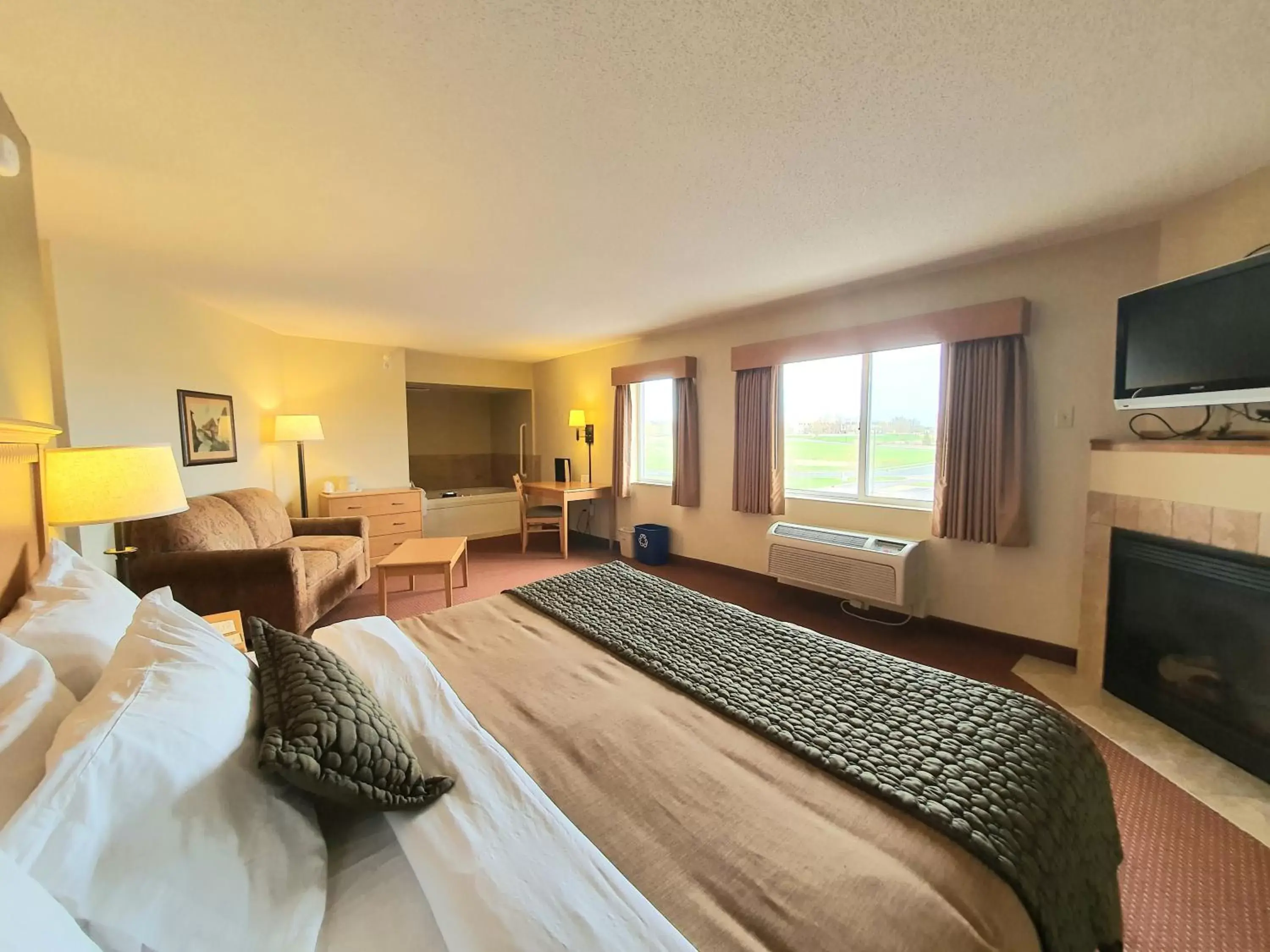 Bed in AmeriVu Inn and Suites - Waconia