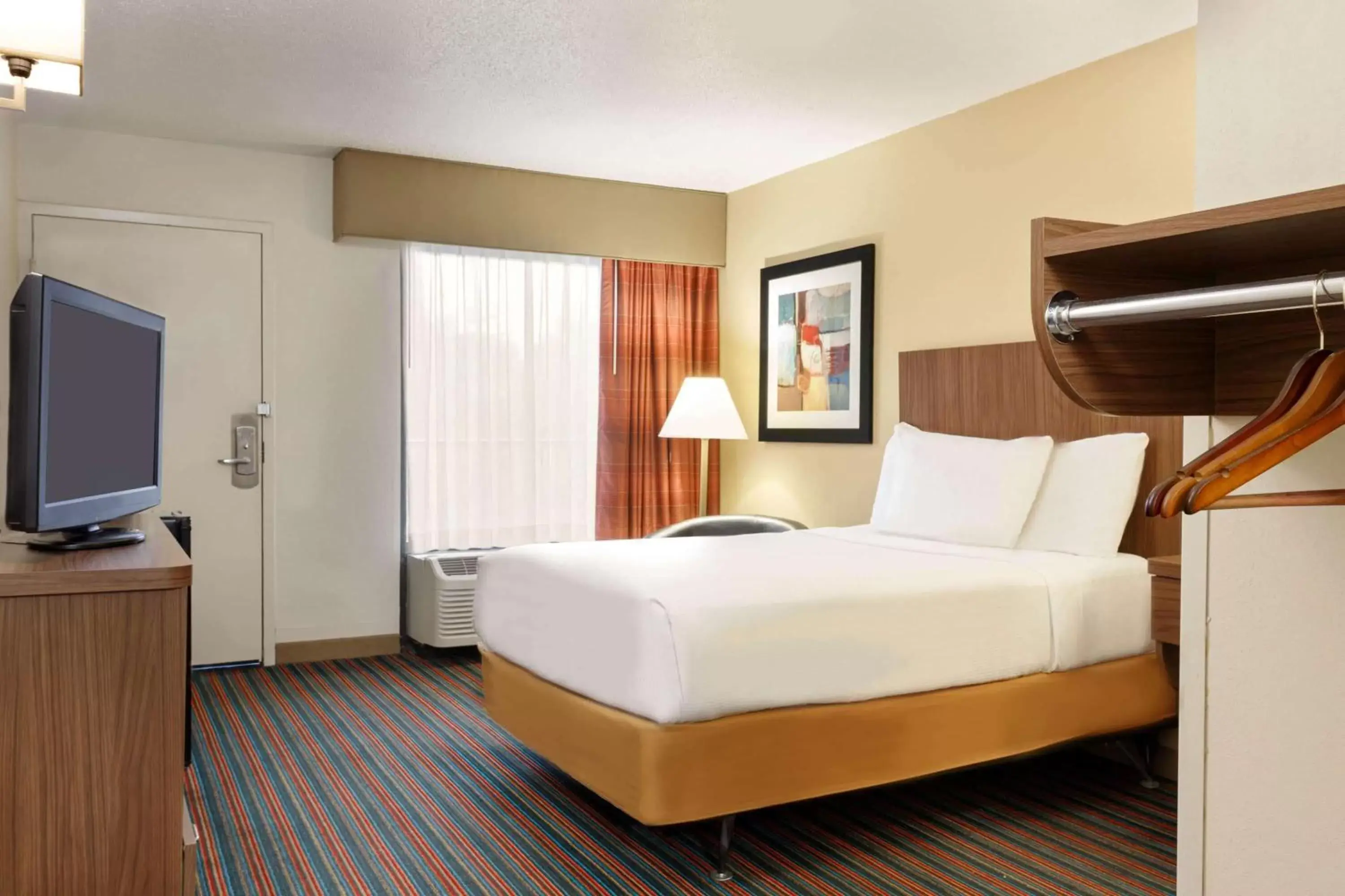 Photo of the whole room, Bed in Baymont by Wyndham Nashville Airport