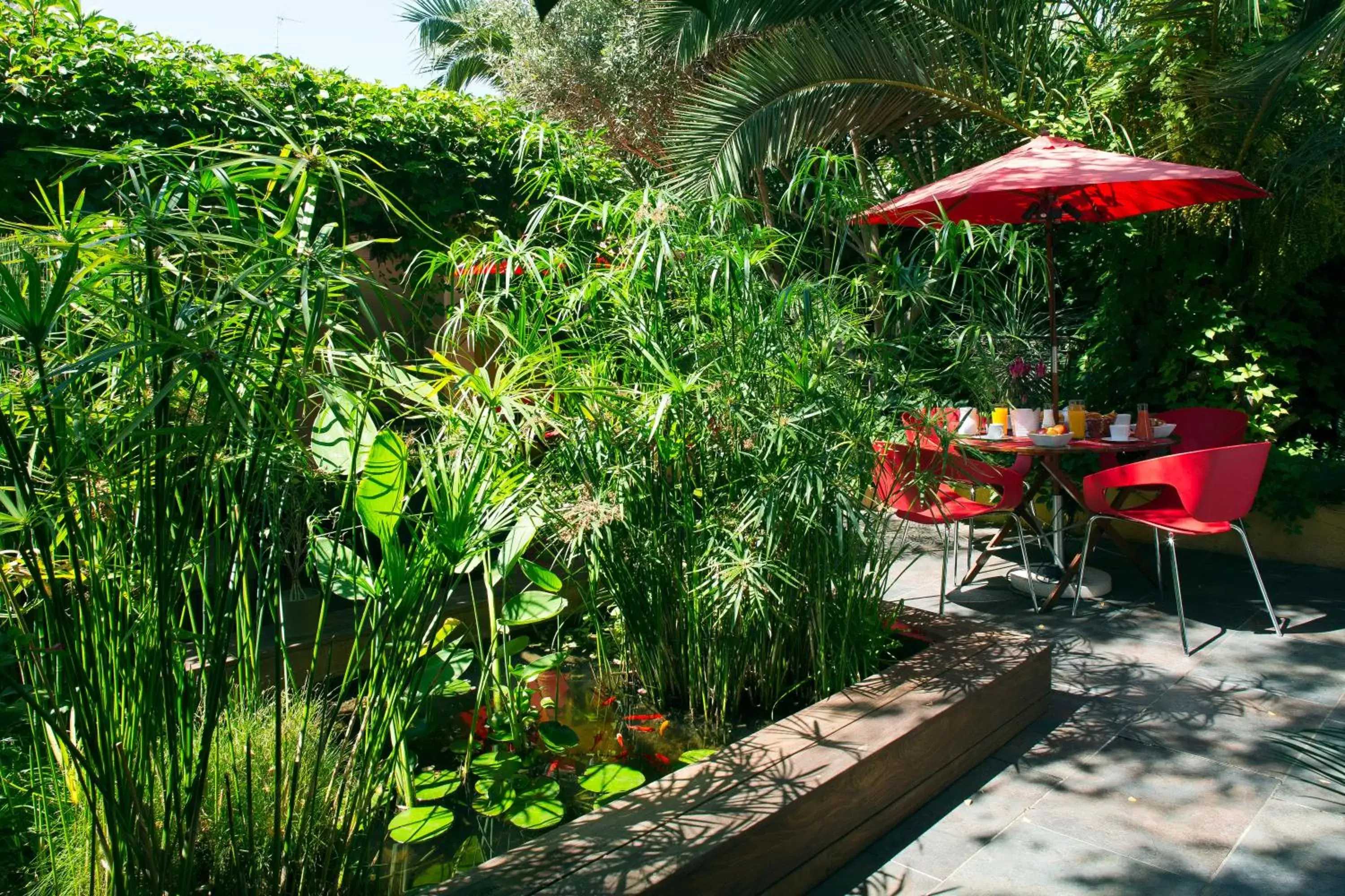 Patio in Hotel des Arceaux