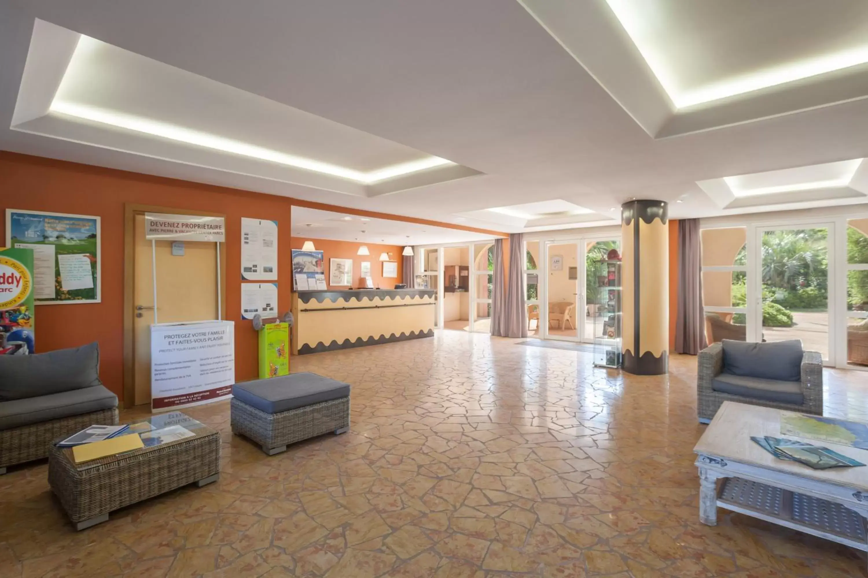 Living room, Lobby/Reception in Résidence Pierre & Vacances le Hameau de la Pinède