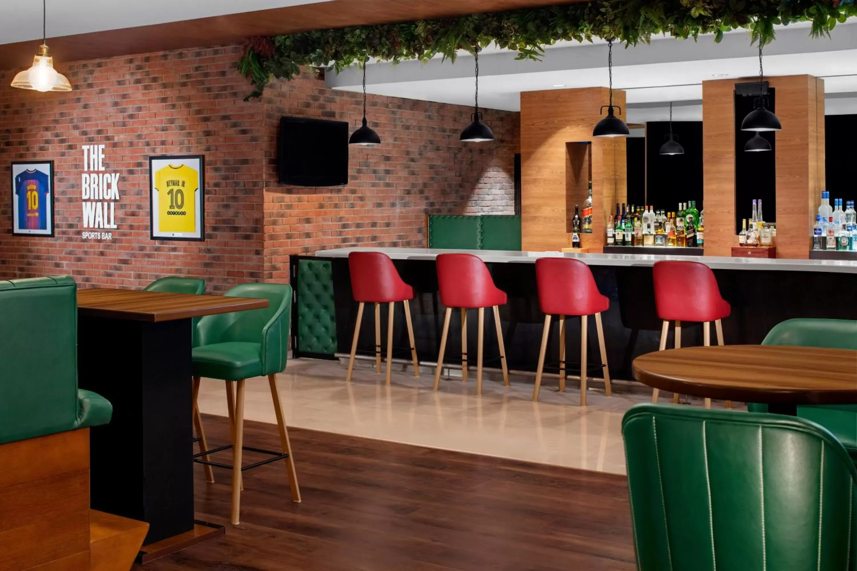 Restaurant/places to eat, Lounge/Bar in Holiday Inn Express Dubai Airport, an IHG Hotel
