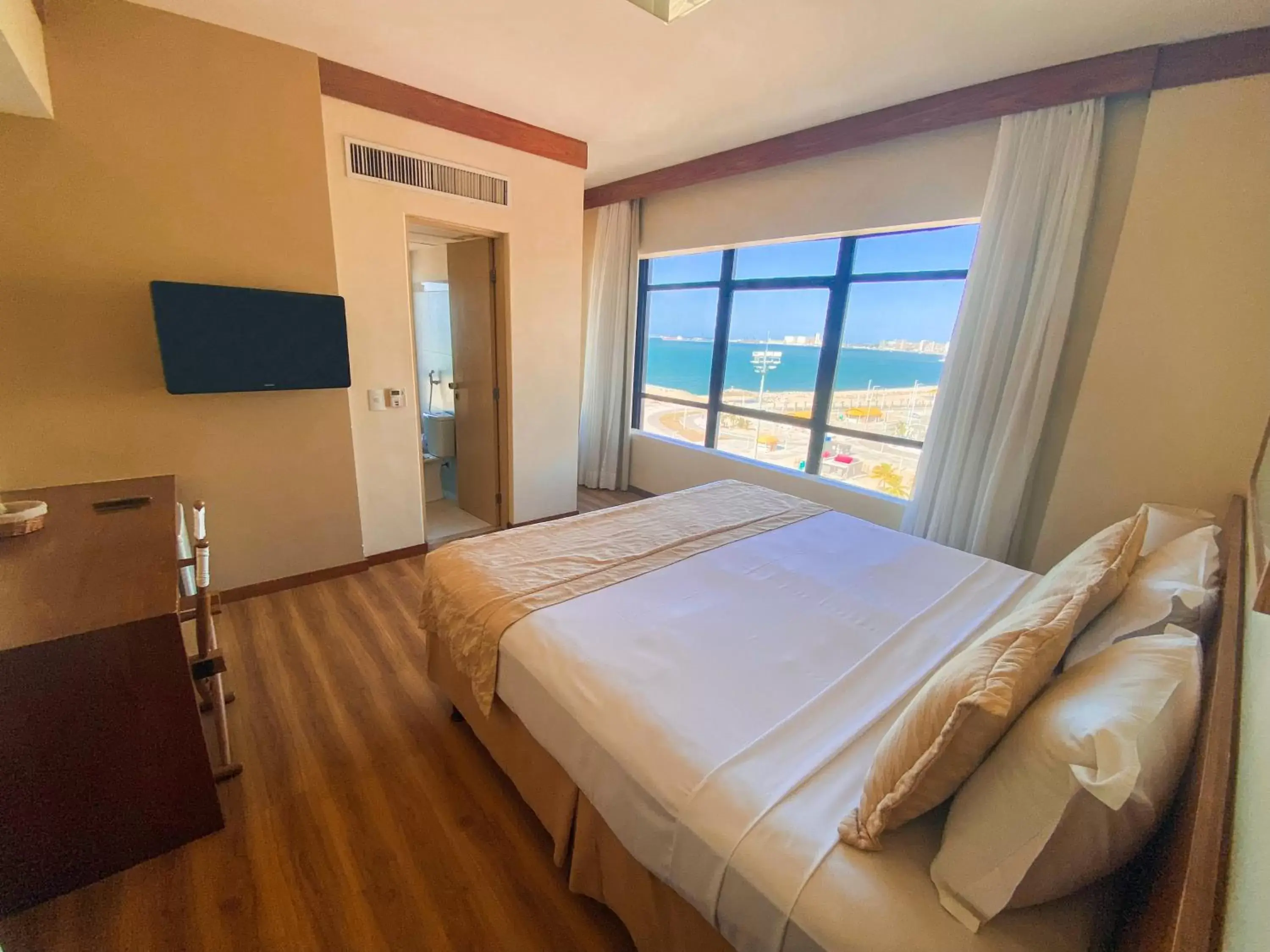 Bedroom, Bed in Magna Praia Hotel Bedroom, Bed in Magna Praia Hotel