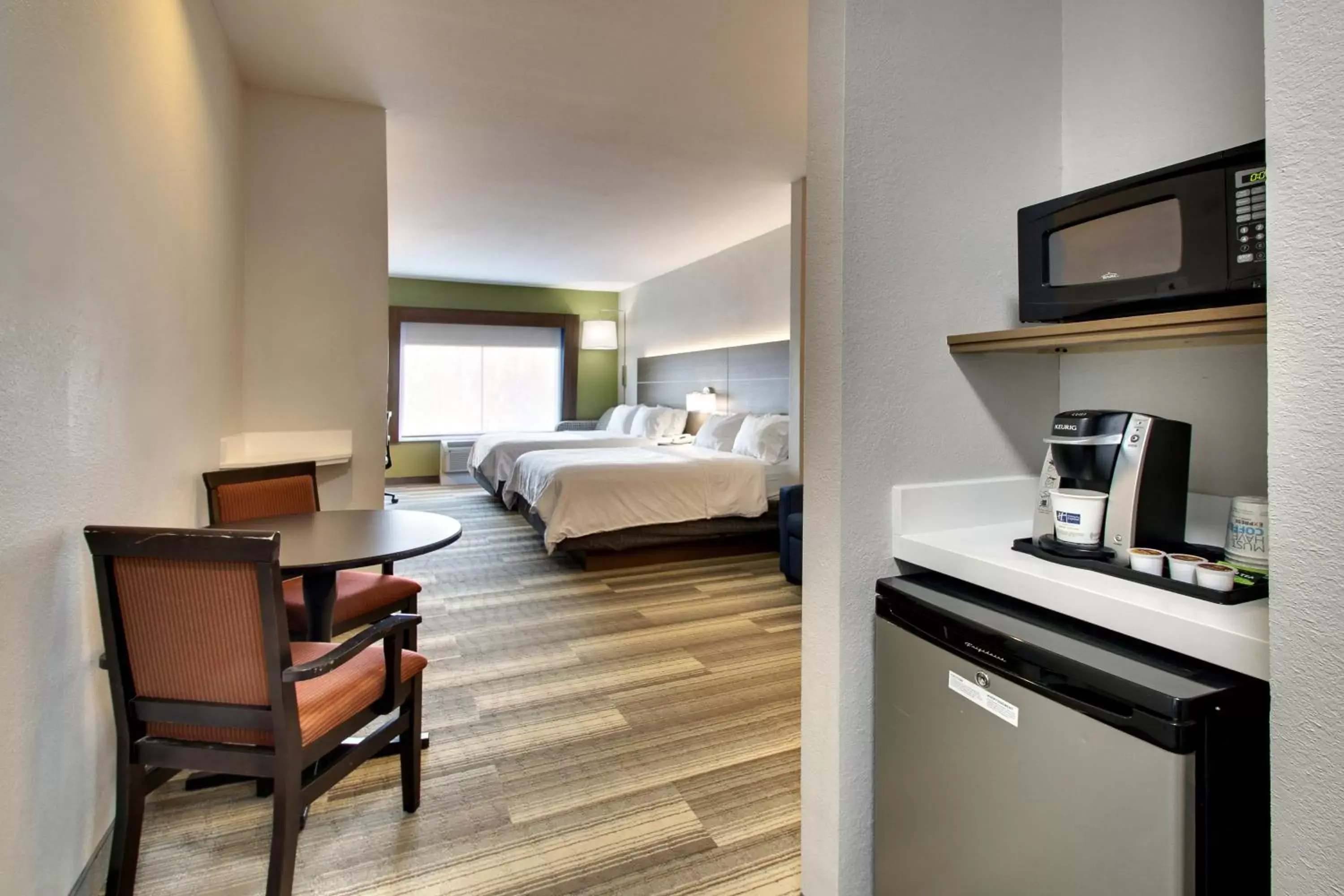 Bedroom in Holiday Inn Express & Suites Laurel, an IHG Hotel