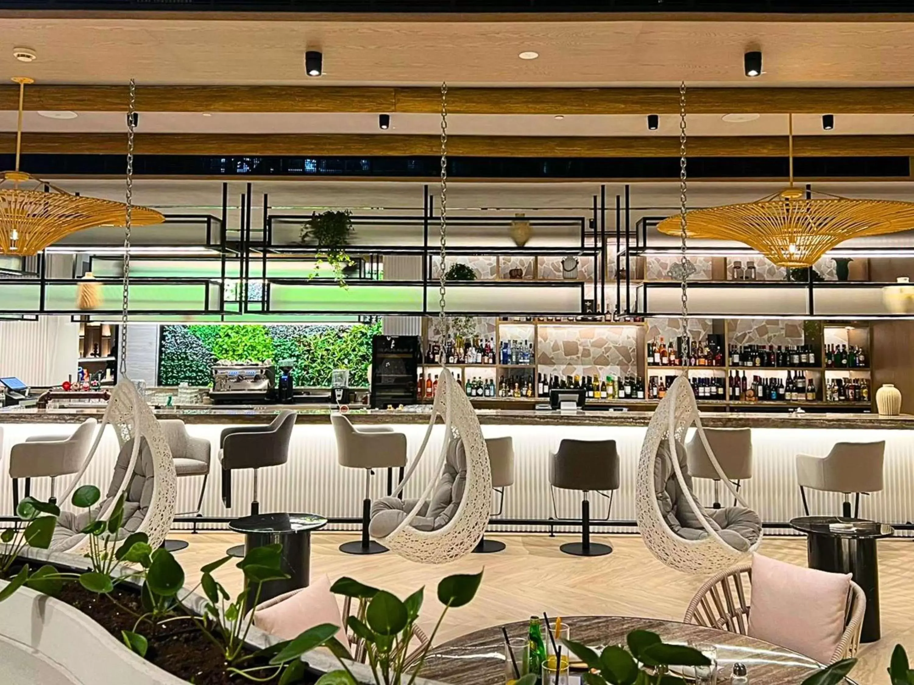 Restaurant/Places to Eat in Ibis World Trade Centre