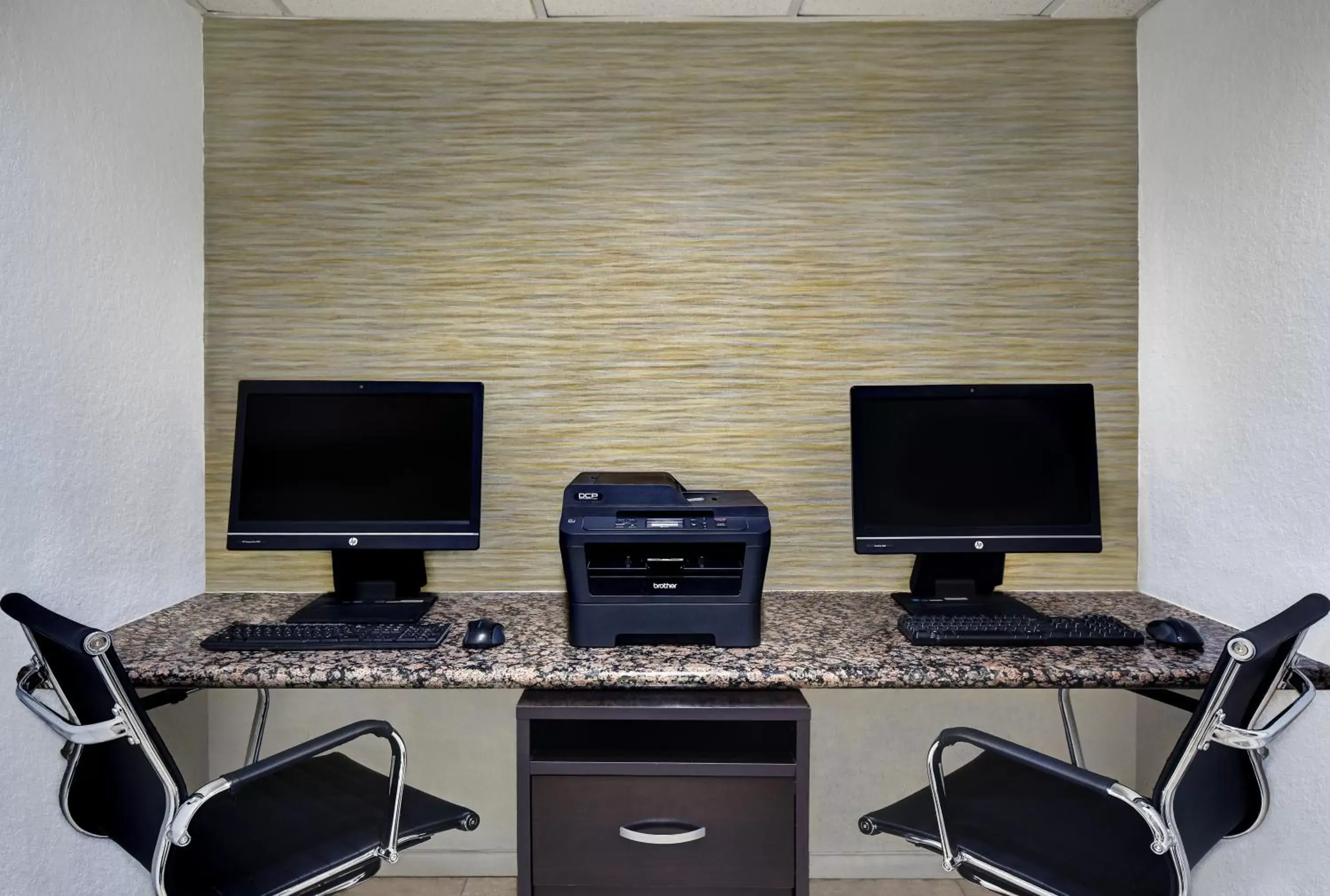 Business facilities, Business Area/Conference Room in Baymont by Wyndham Houston/Westchase
