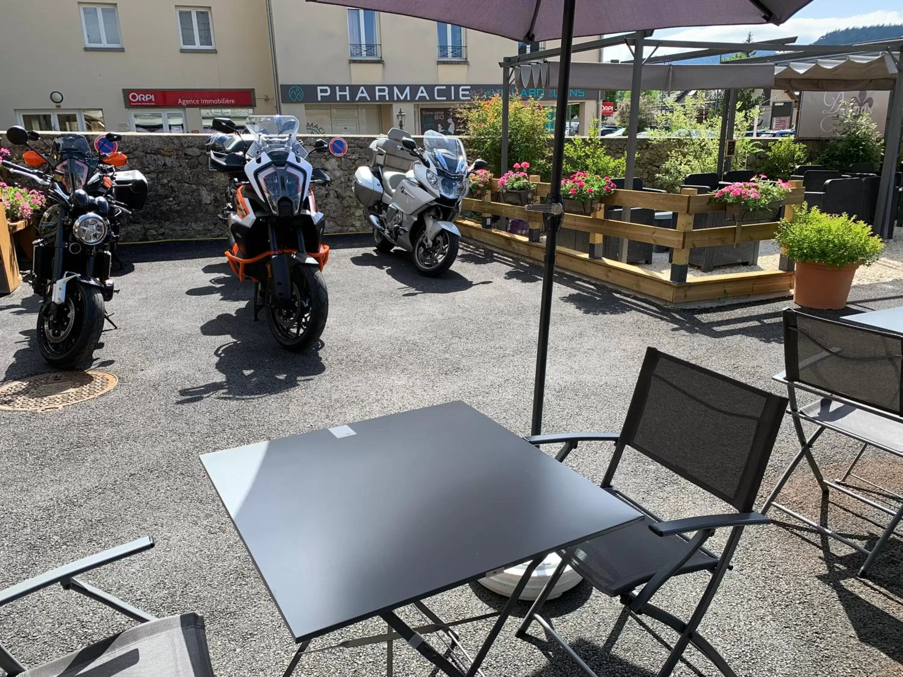 Restaurant/places to eat in Hôtel Le Dauphin