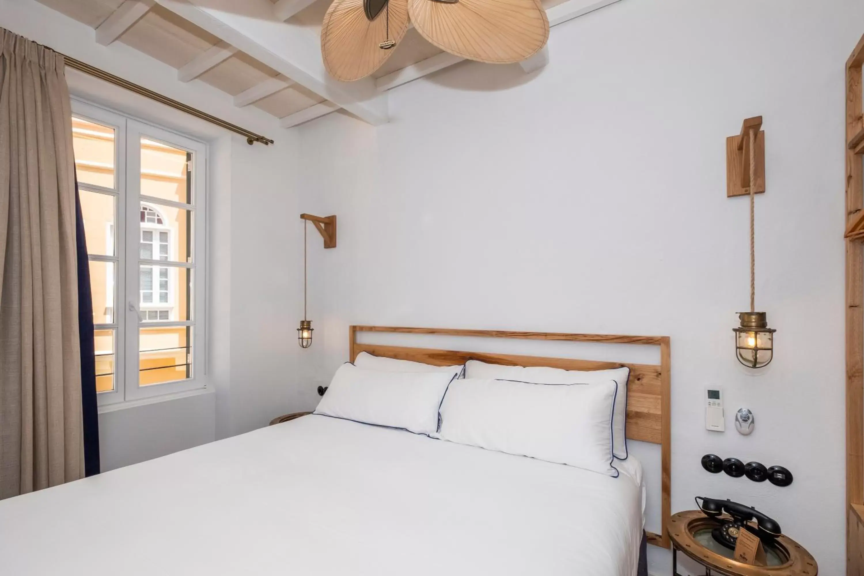 Photo of the whole room, Bed in Nao Catedral Boutique Hotel