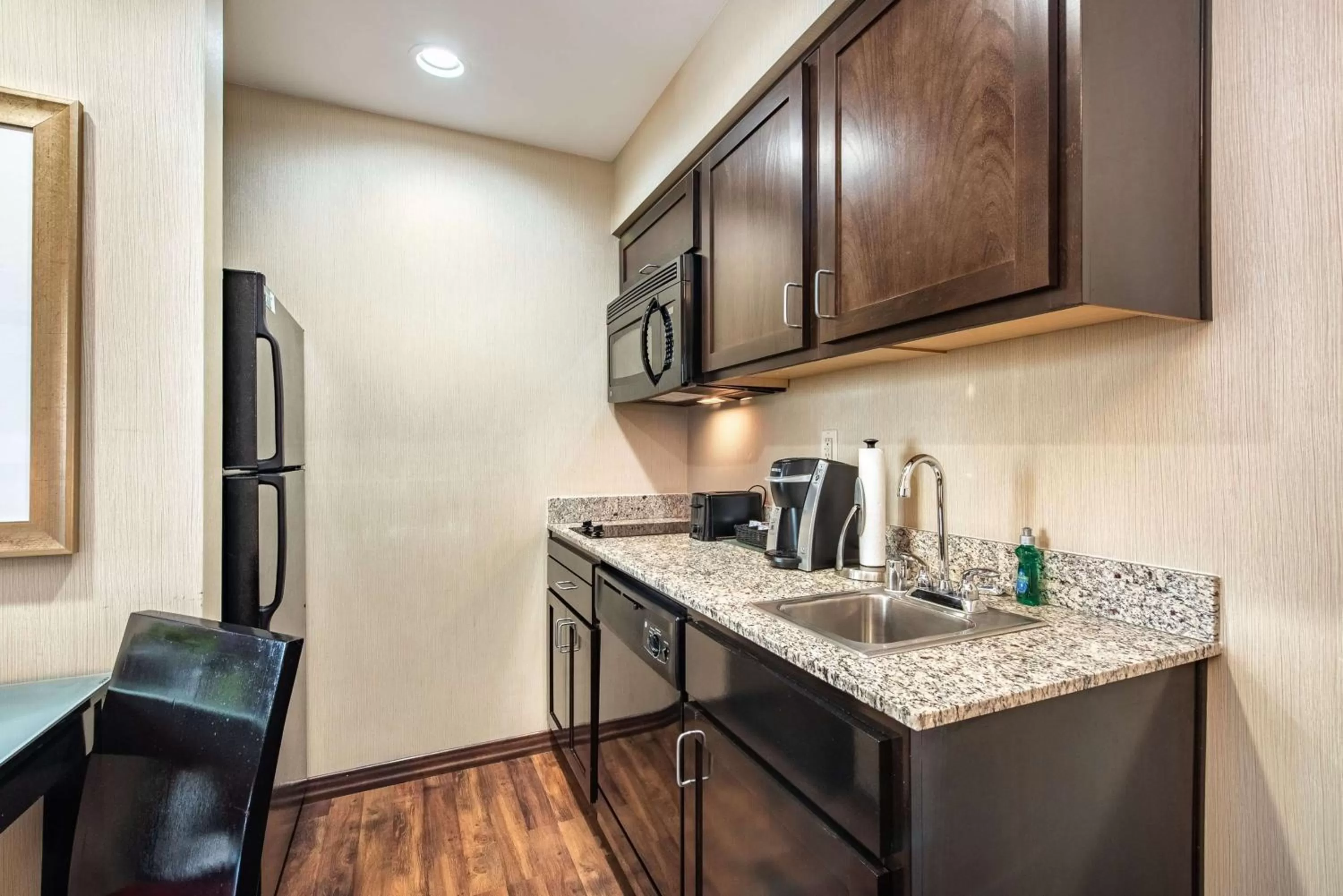 Kitchen or kitchenette in Homewood Suites by Hilton Oxnard/Camarillo
