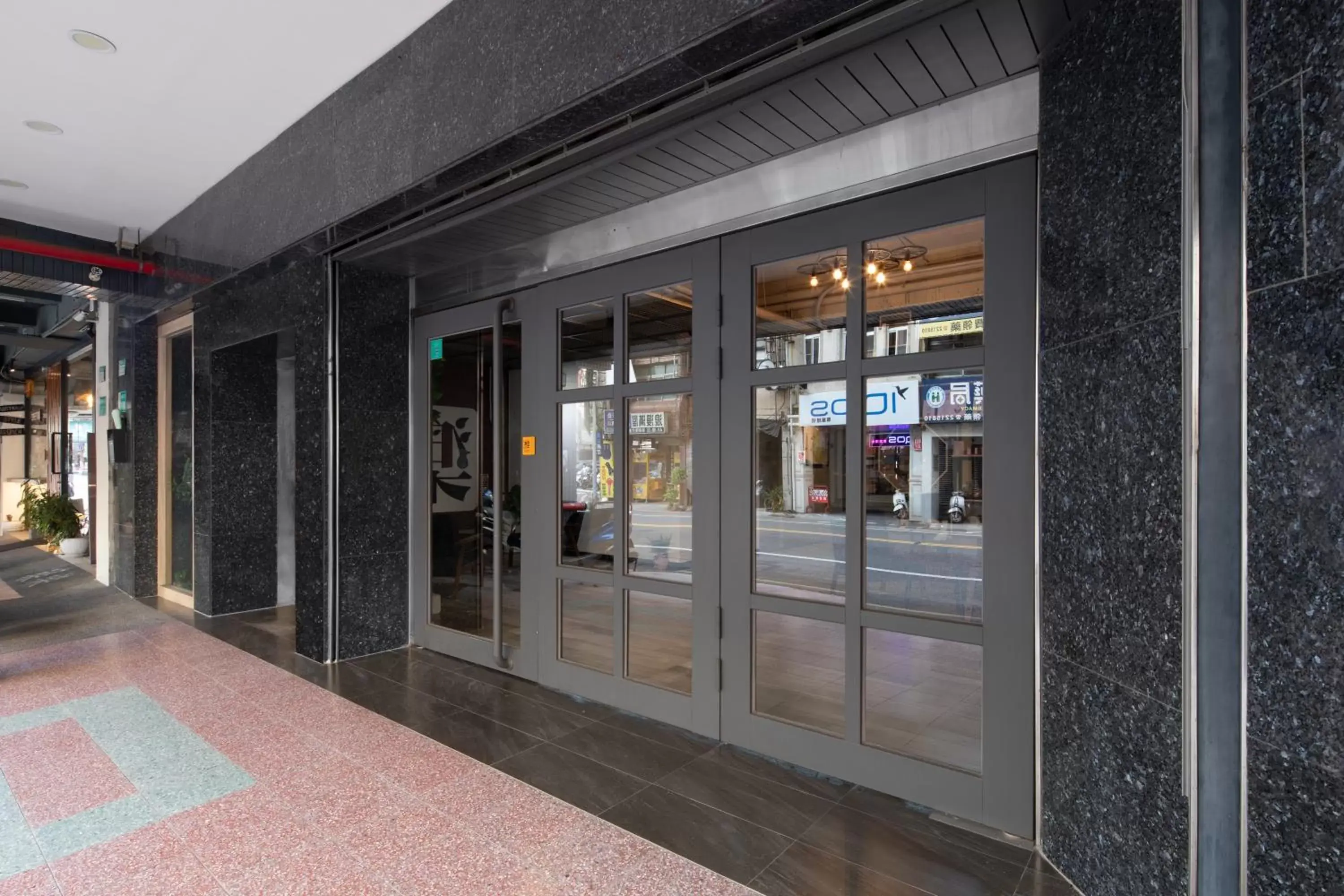 Facade/entrance in Hotel Brown - Chihkan Branch