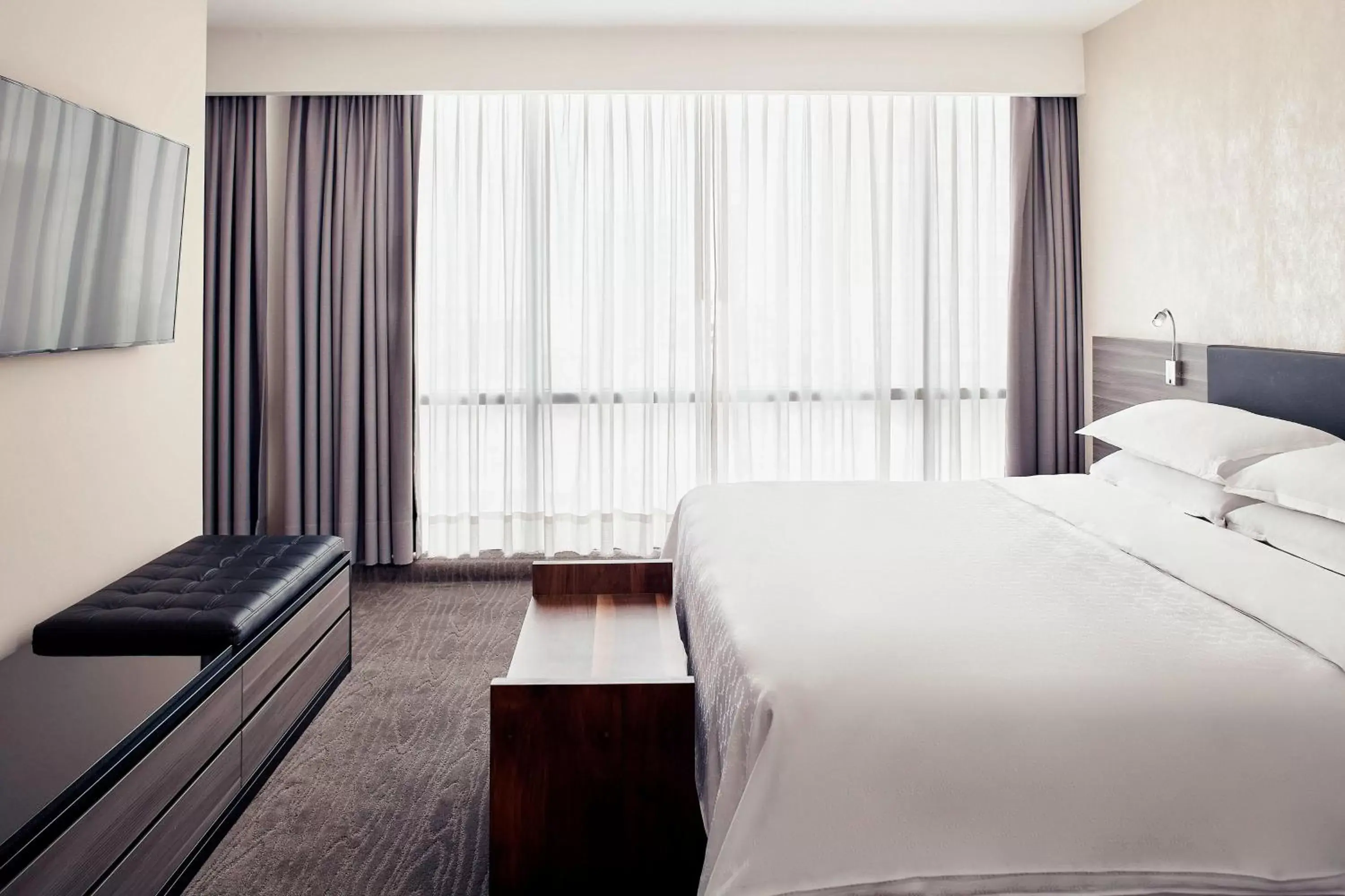 Junior Suite 1 King Bed, Club lounge access, 1 King in Wyndham Monterrey Ambassador Centro Junior Suite 1 King Bed, Club lounge access, 1 King in Wyndham Monterrey Ambassador Centro