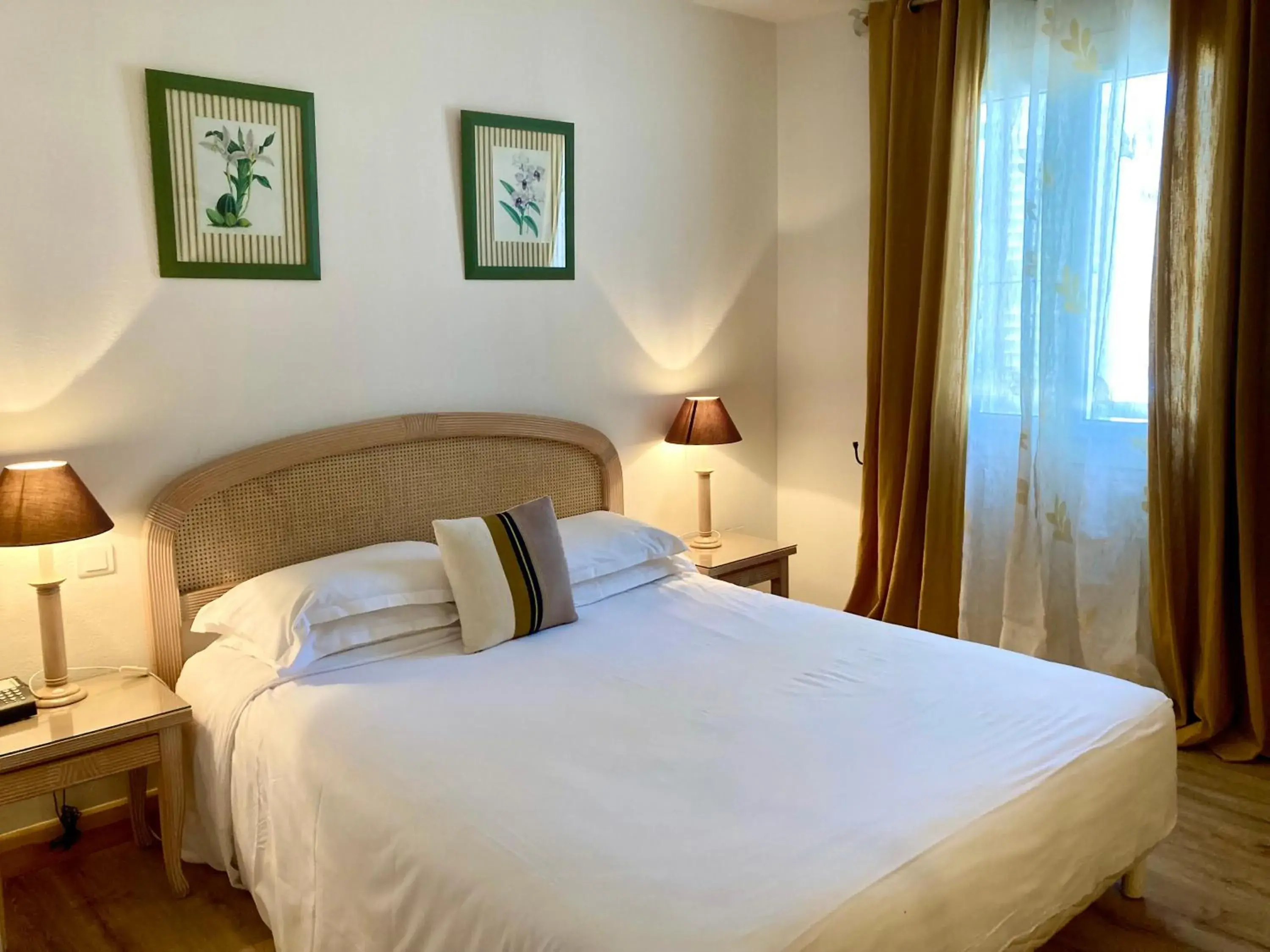 Bed in Hotel la Caravelle