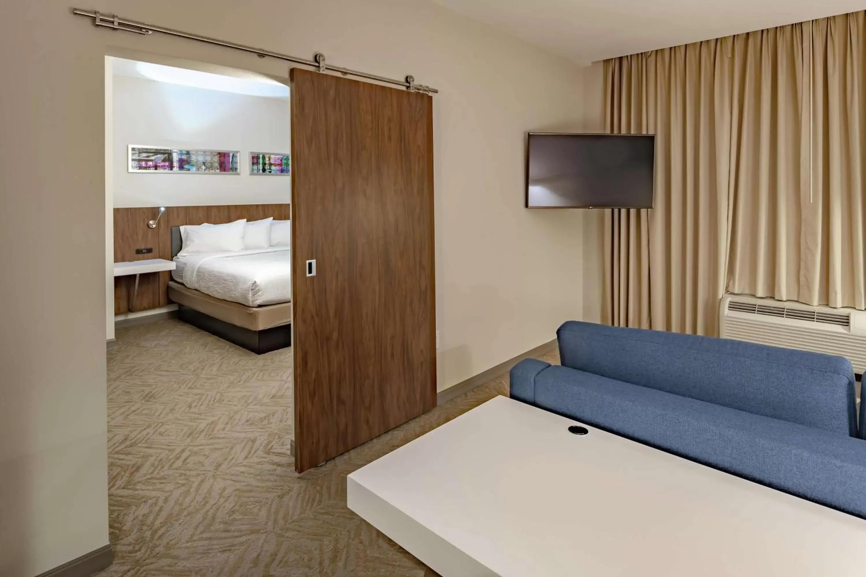 Bedroom, Bed in Hilton Garden Inn Dallas At Hurst Conference Center