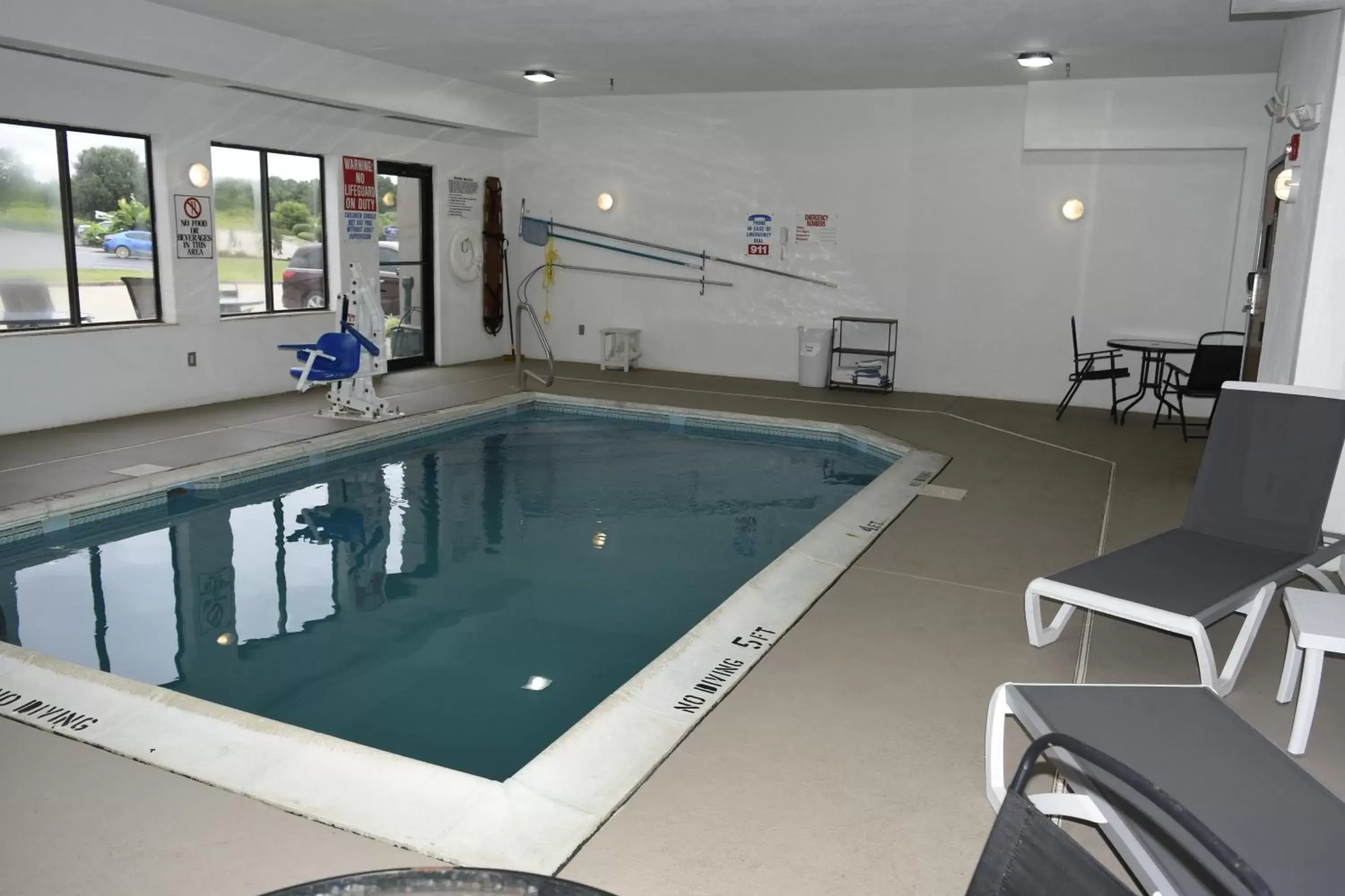 Swimming Pool in Quality Inn & Suites Brooks Louisville South