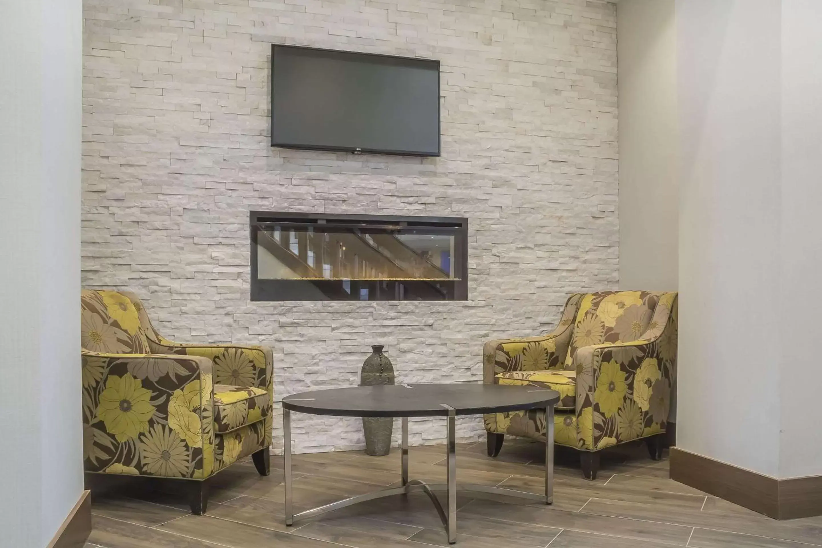 Lobby or reception, Seating Area in Comfort Inn Chatham