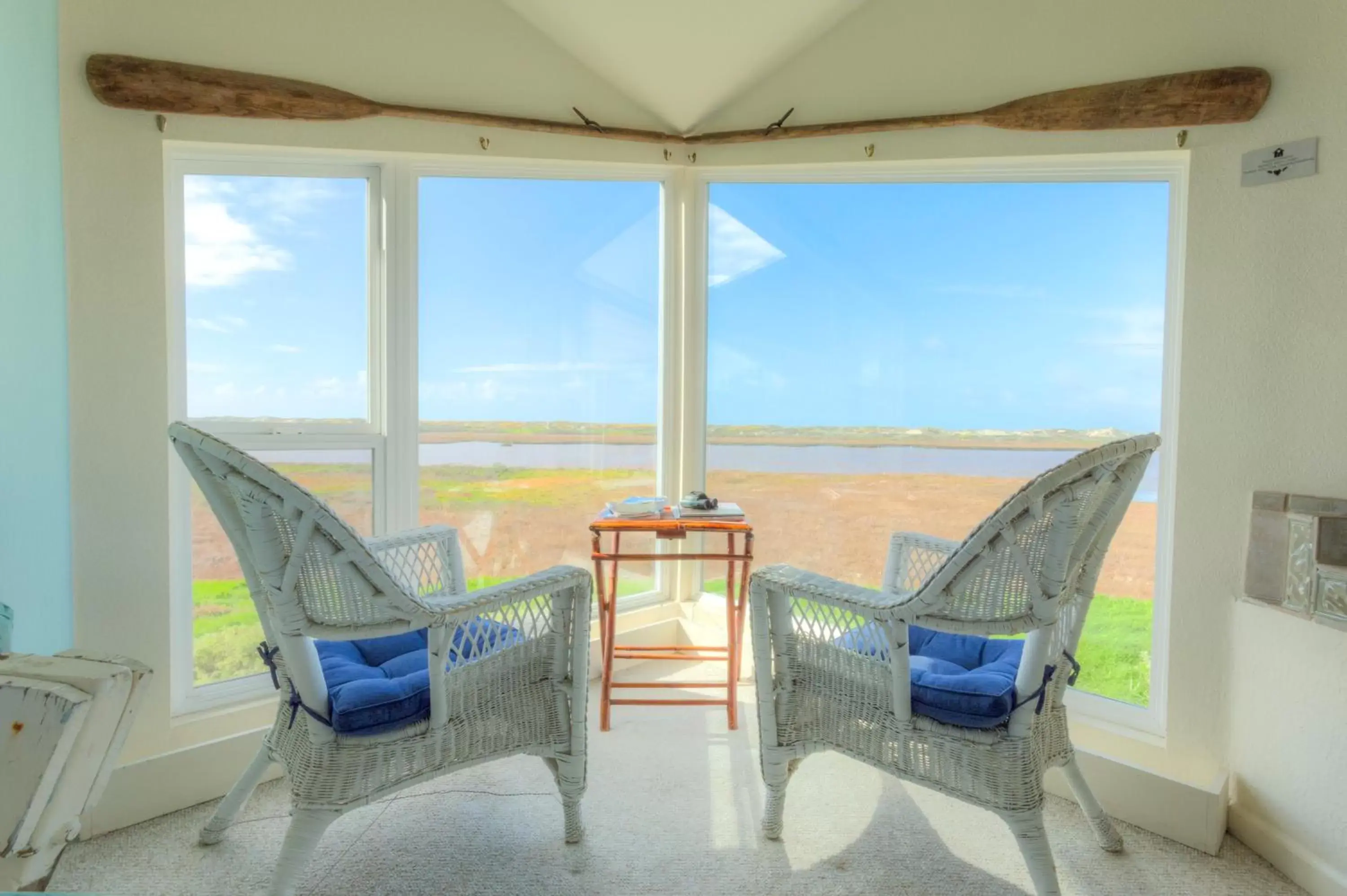 Seating area, Balcony/Terrace in Captain's Inn at Moss Landing