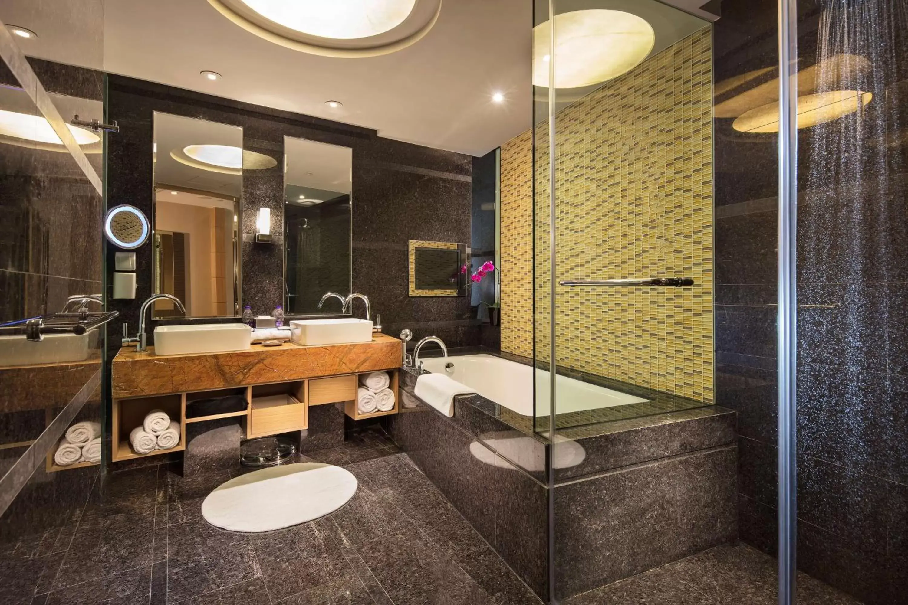 Shower, Bathroom in Hilton Beijing Hotel