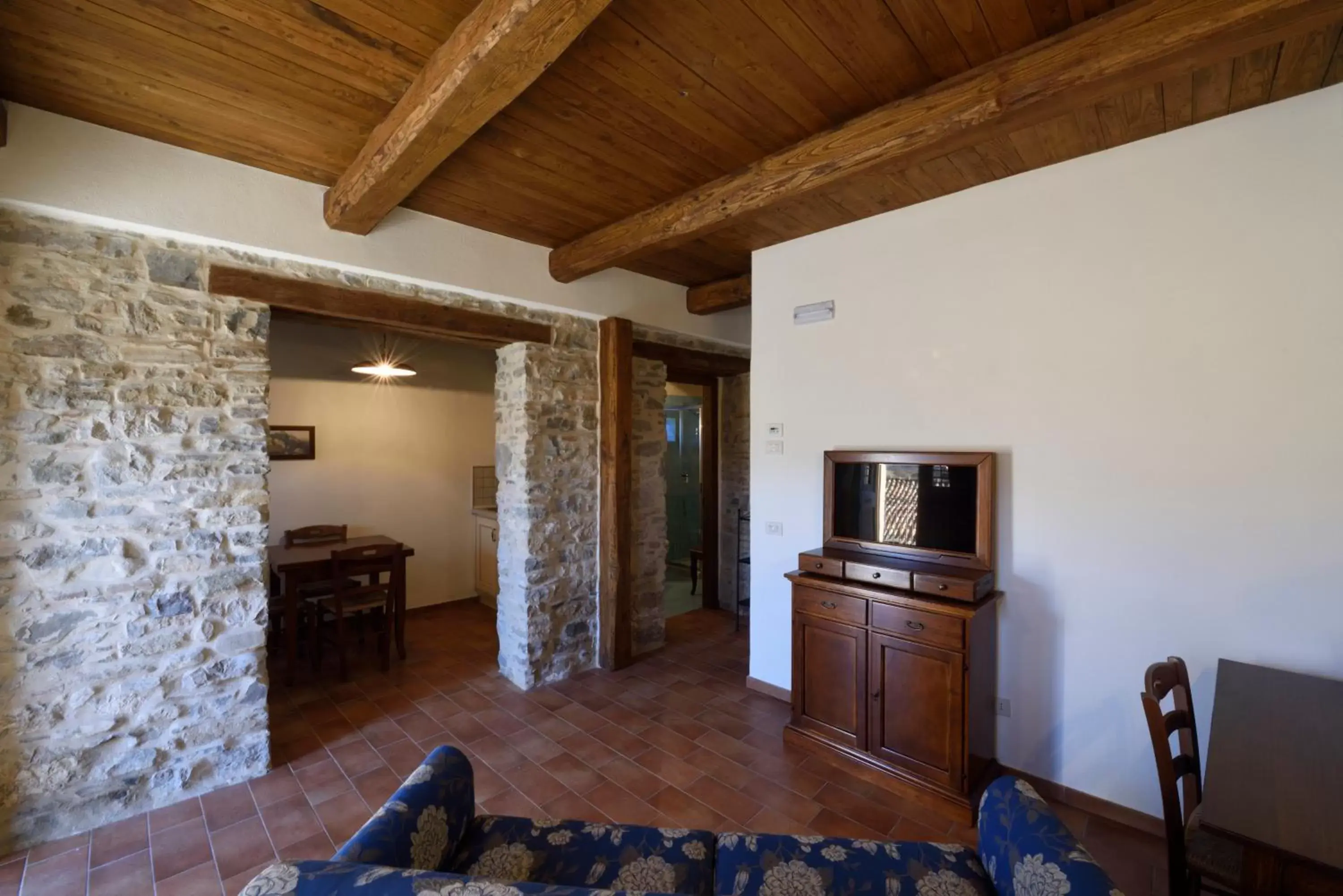 TV and multimedia, TV/Entertainment Center in Borgotufi Albergo Diffuso