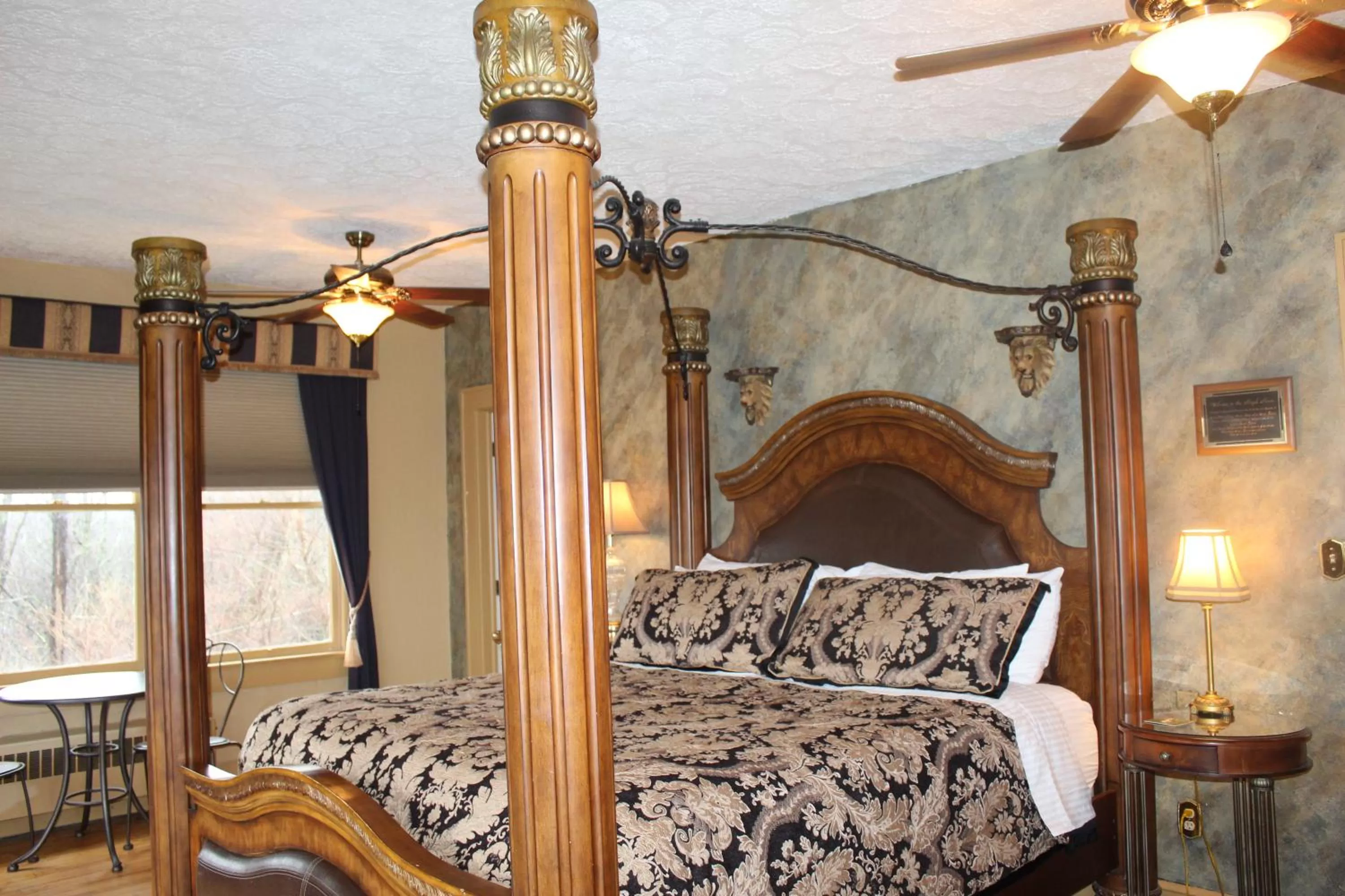 Bed in Echo Mountain Inn