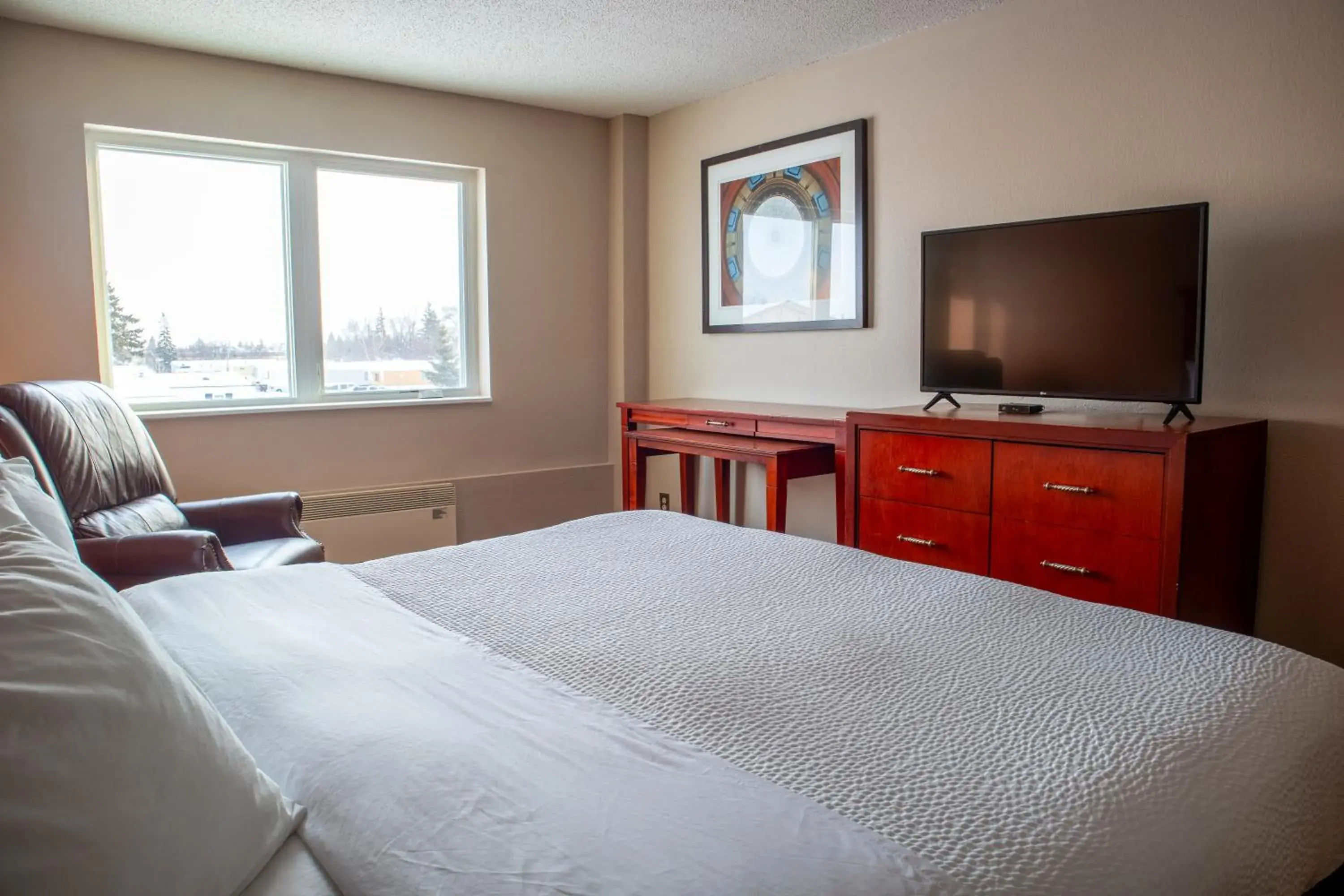 King Suite with Hot Tub in Norland Inn & Suites Roseau King Suite with Hot Tub in Norland Inn & Suites Roseau