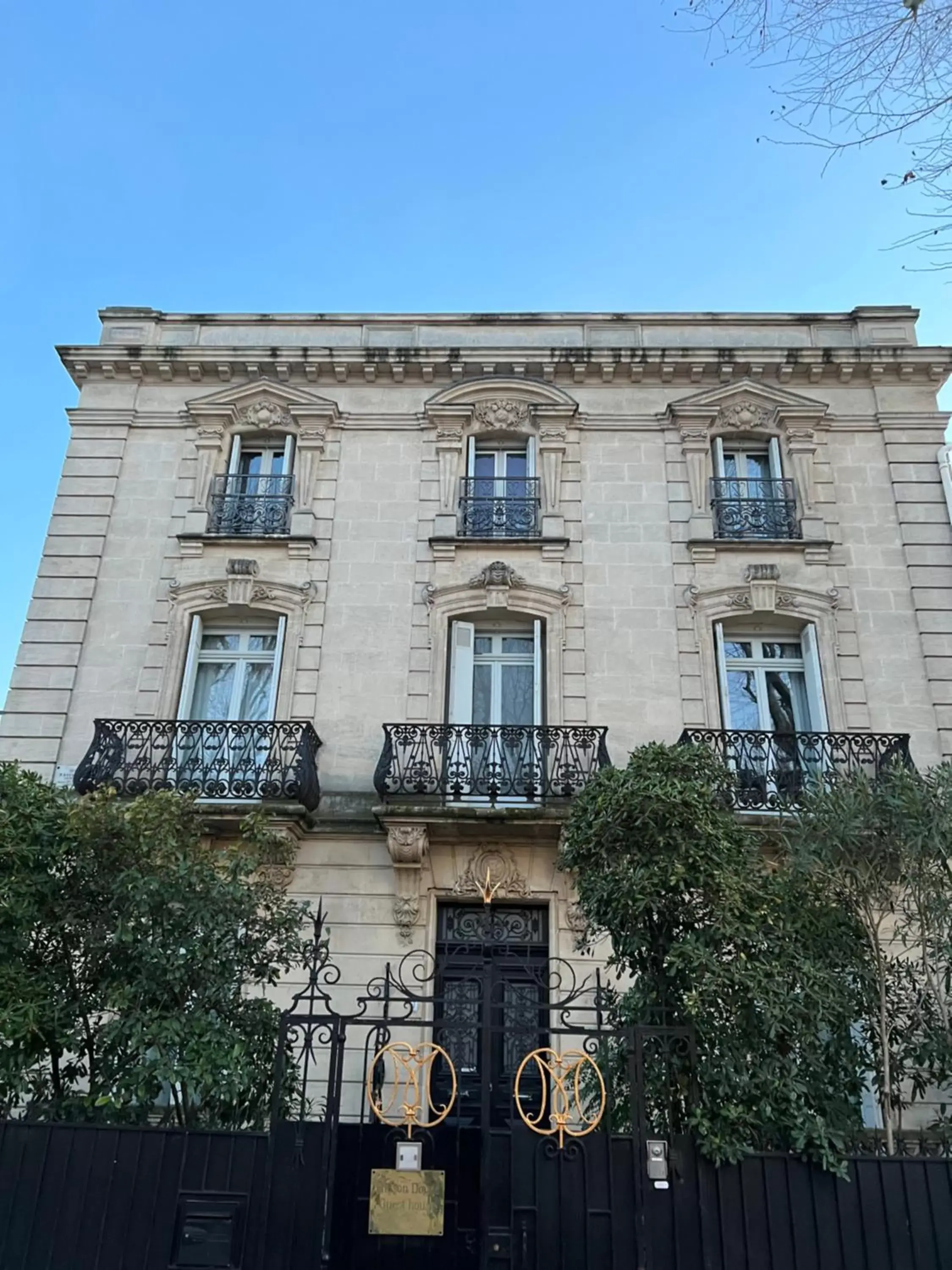 Property Building in Maison Douce Arles