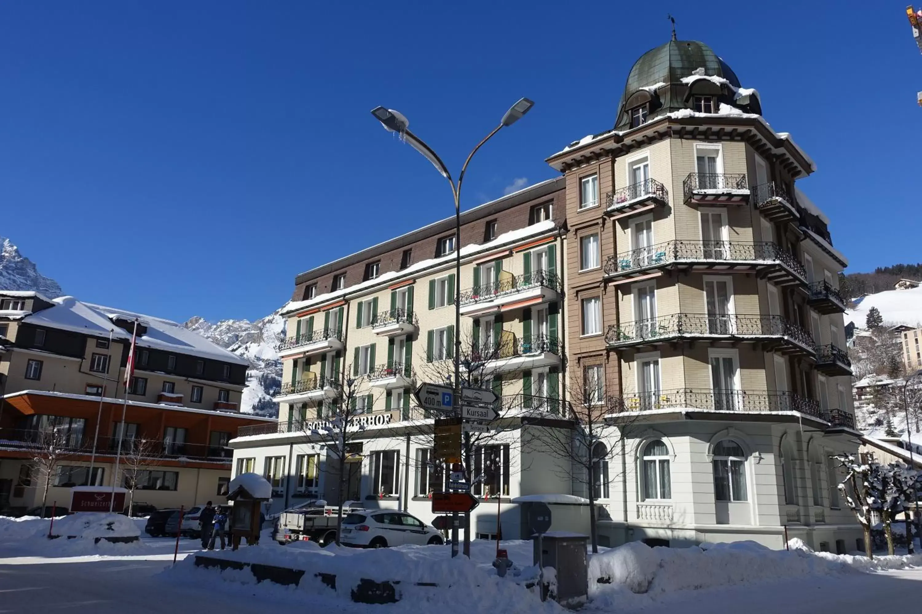 Facade/entrance, Winter in Hotel Schweizerhof