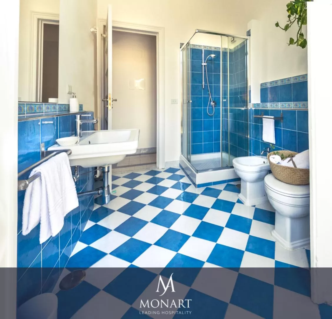 Bathroom in MONART HOSPITALITY Cavour