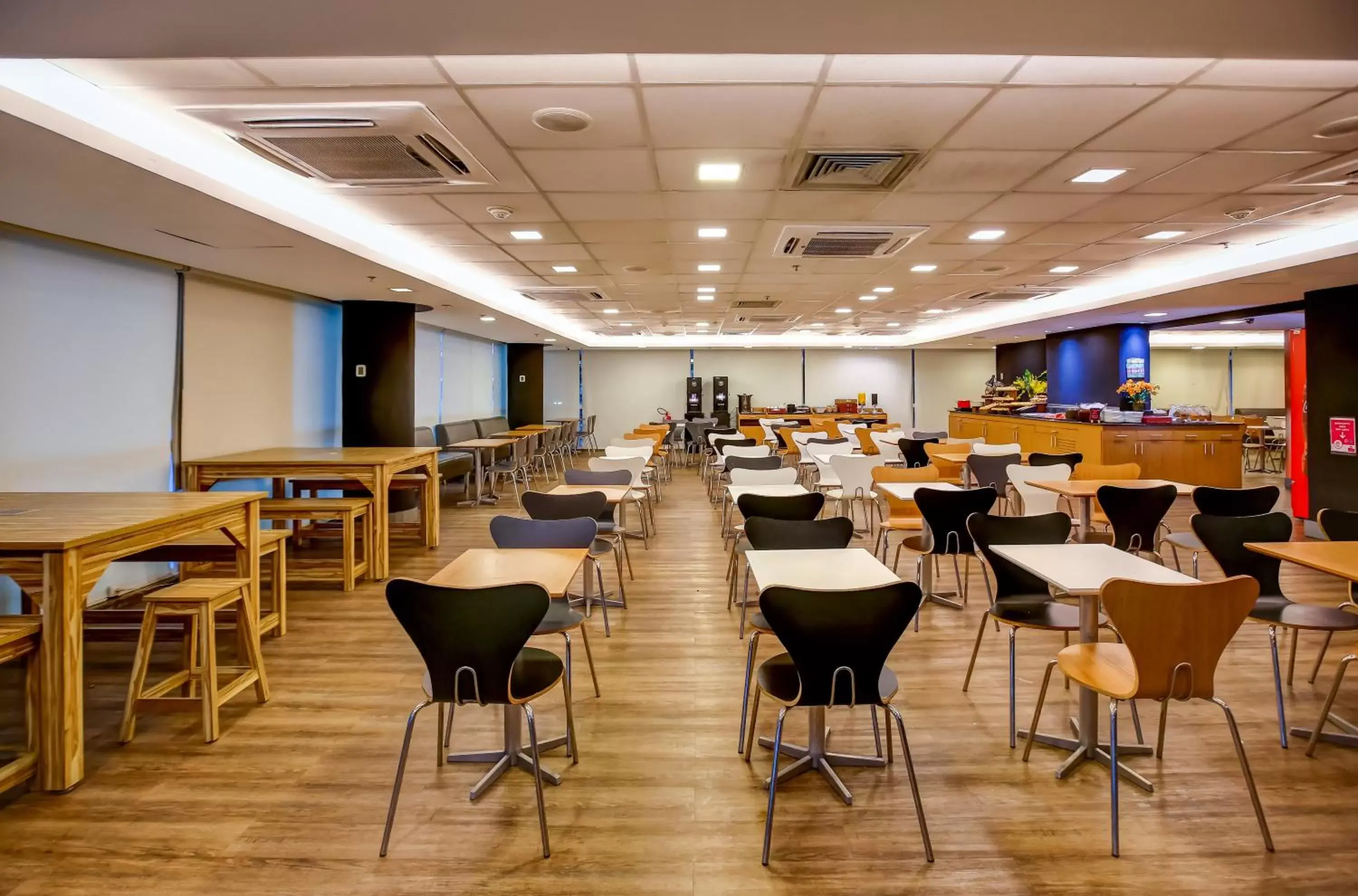 Restaurant/Places to Eat in ibis Rio de Janeiro Santos Dumont