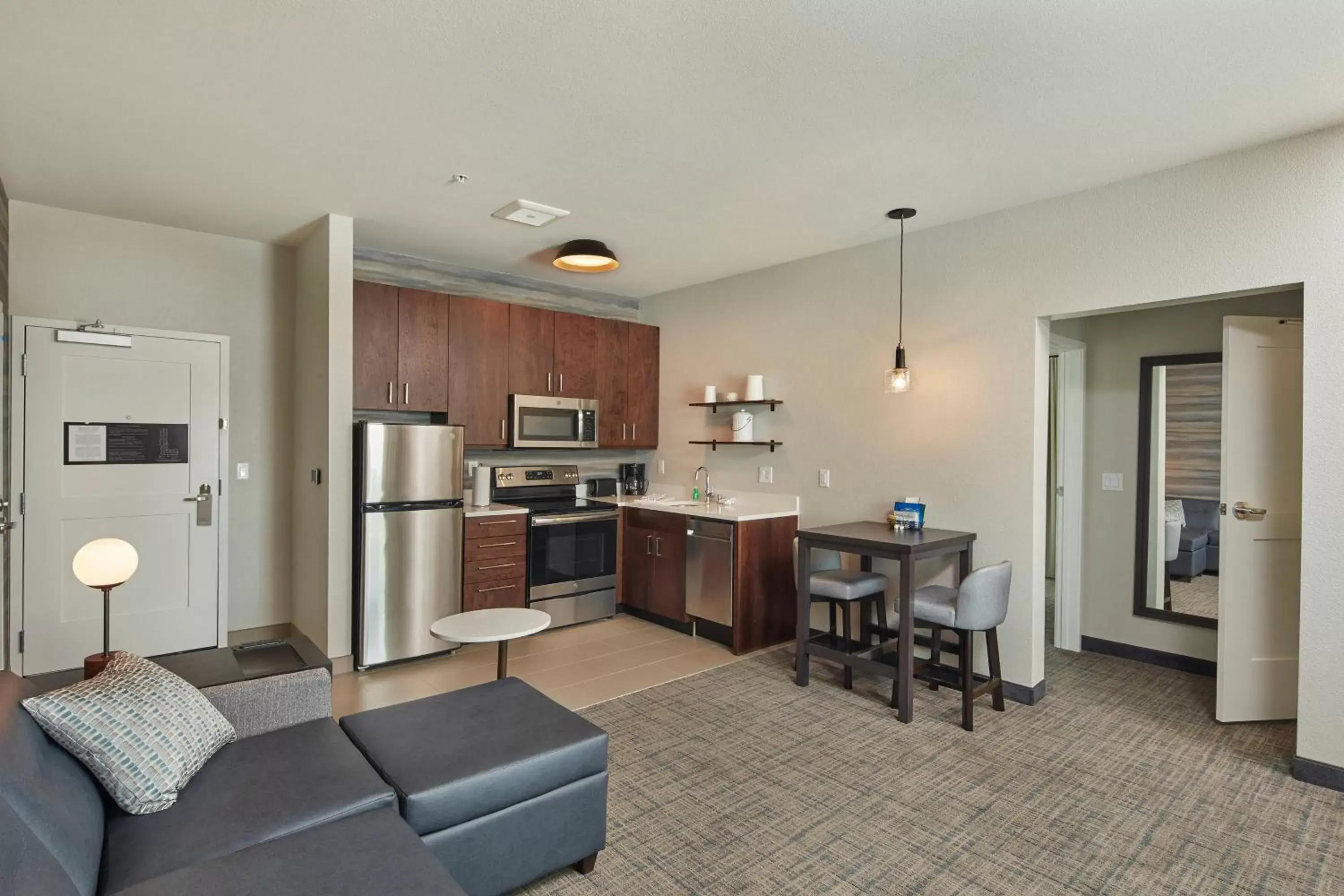 Living room, Kitchen/Kitchenette in Residence Inn Sacramento Davis