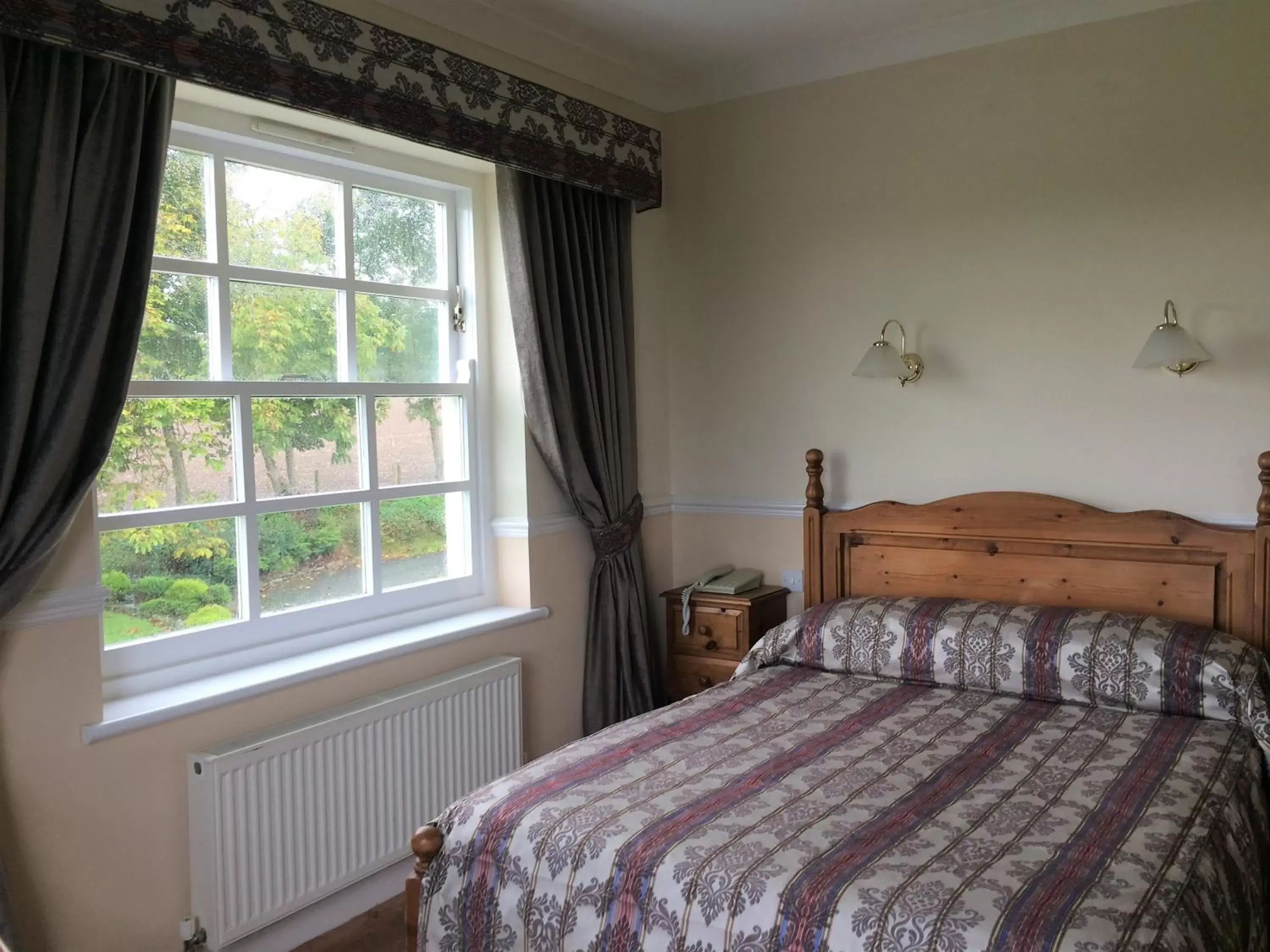 Decorative detail, Bed in Beggars Reach Hotel