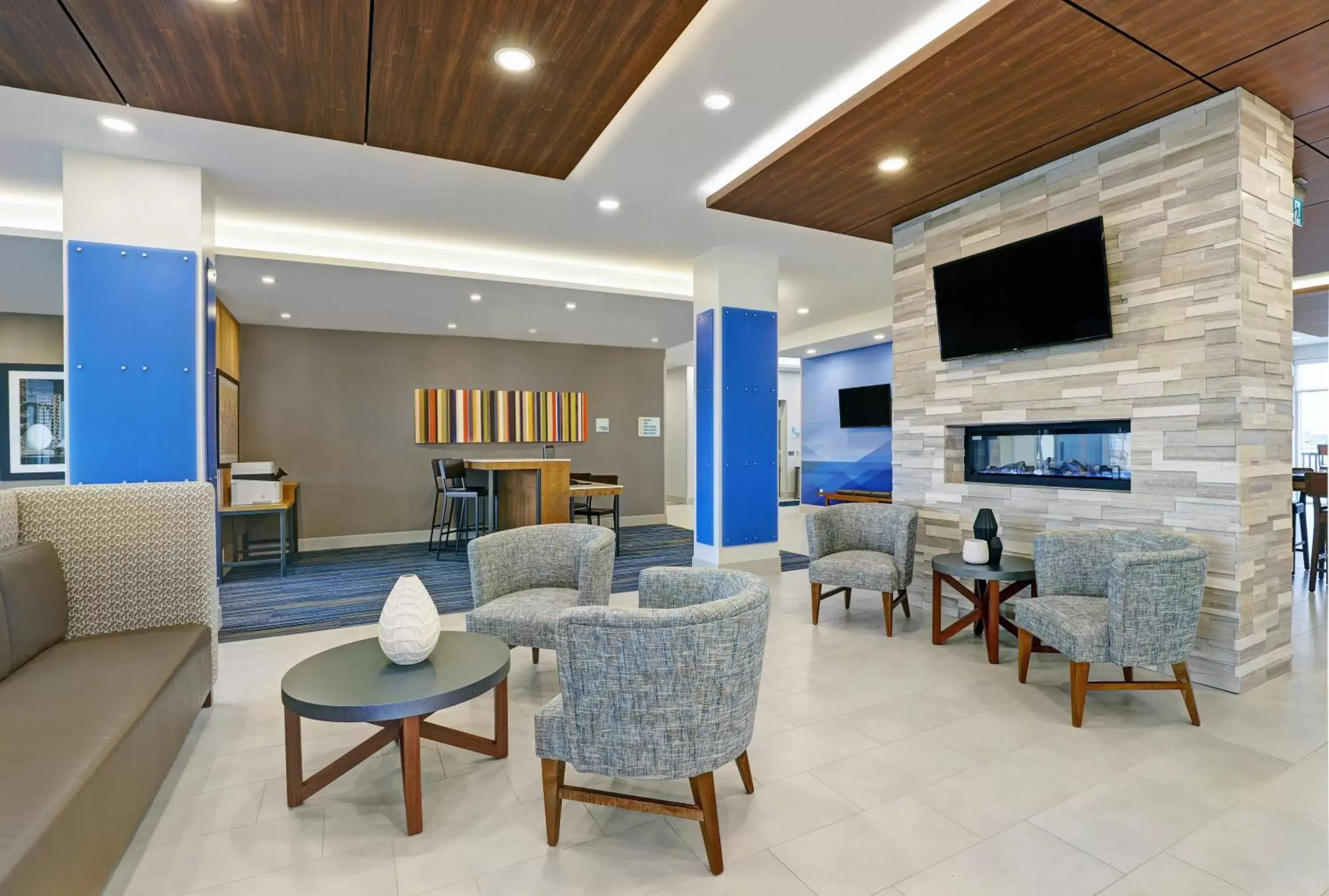 Property building, Seating Area in Holiday Inn Express & Suites - Port Elgin